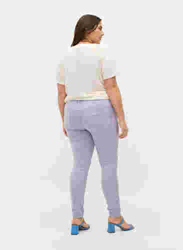 Super slim Amy jeans med hög midja, Lavender, Model image number 1