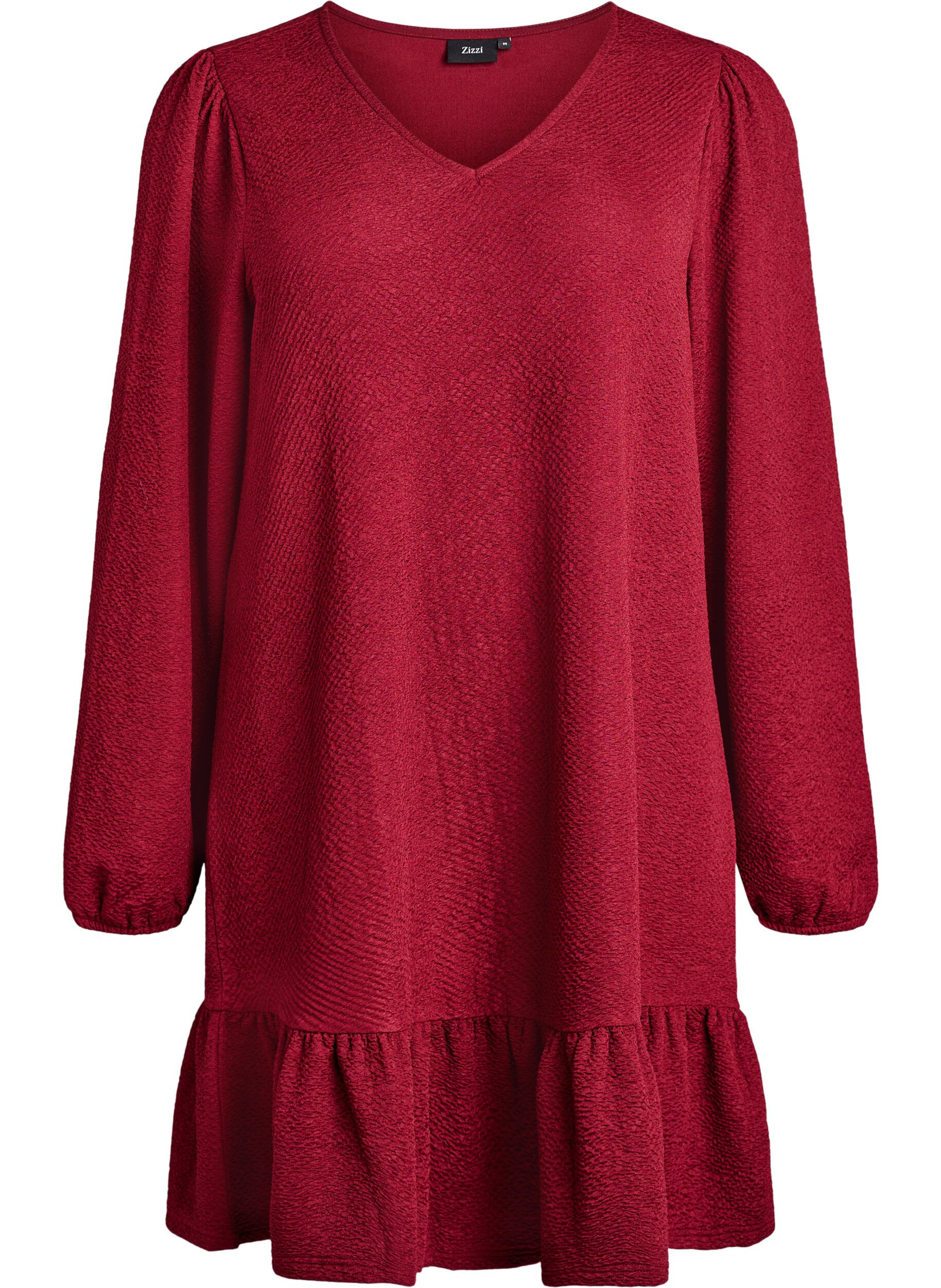 Kort kl&auml;nning med textur och volangkant