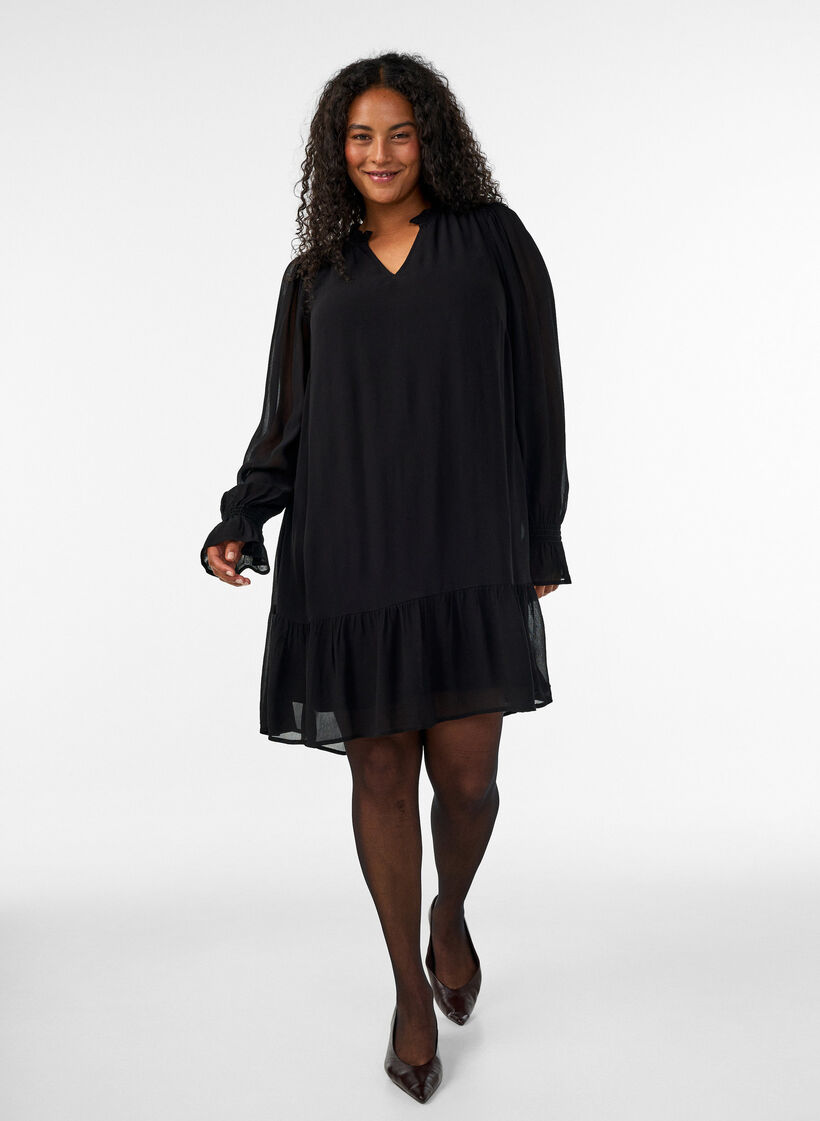Kl&auml;nning i viskos med volanger och skira &auml;rmar, Svart, Model image number 1
