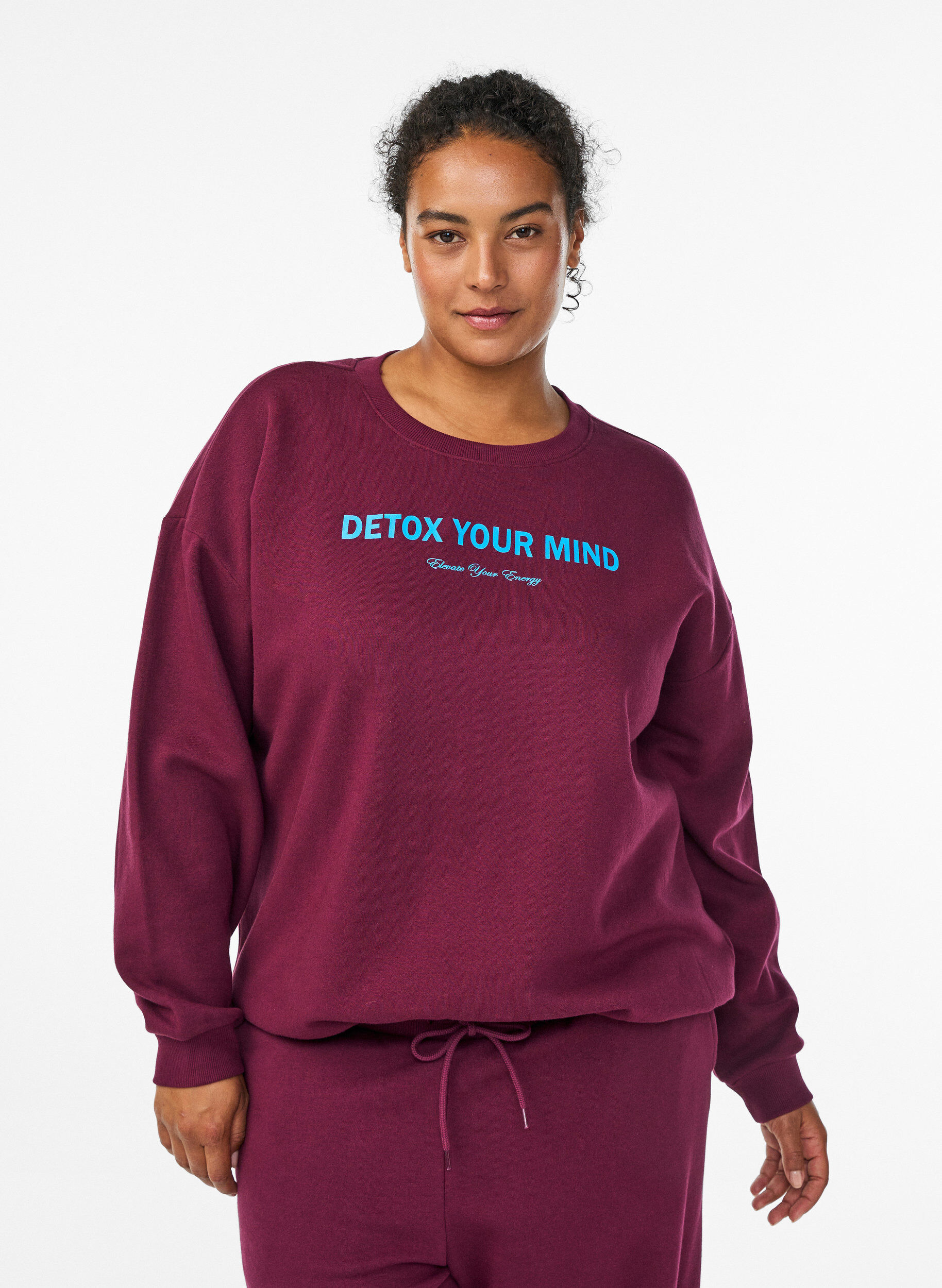 Sweatshirt med texttryck, M&ouml;rk Bordeaux, Model