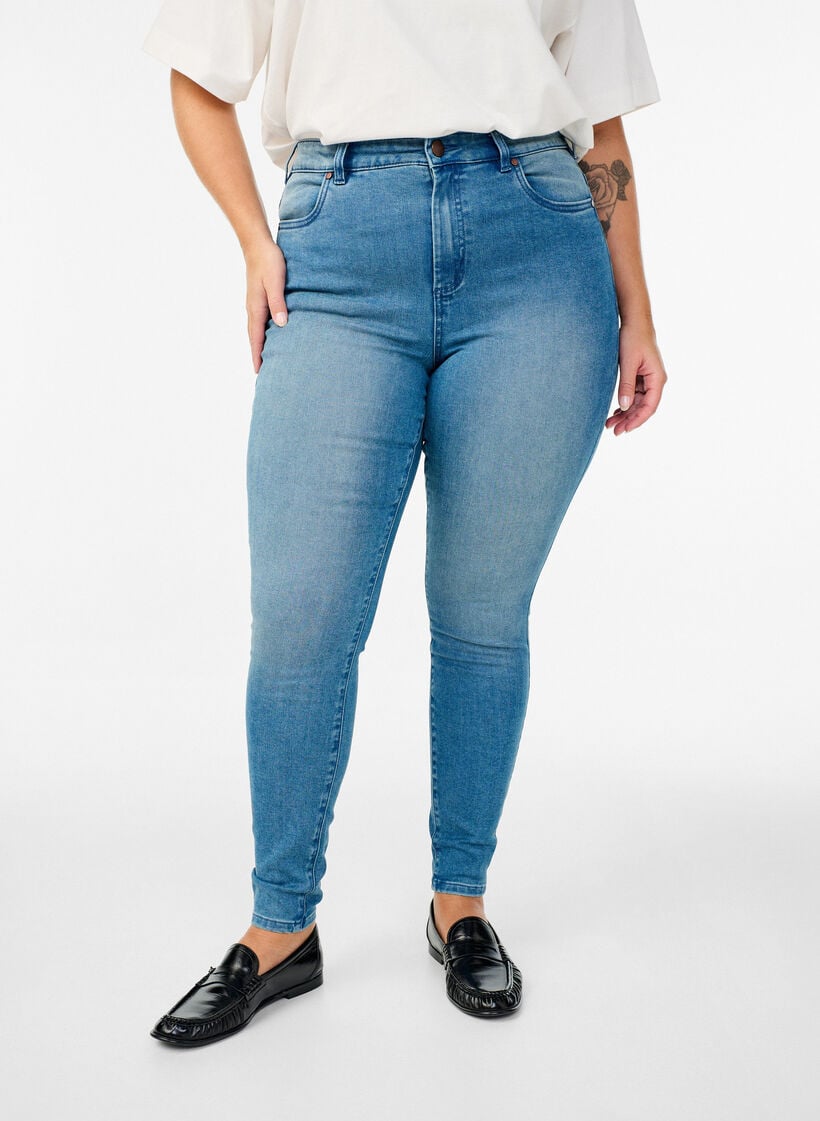 Supersmala Amy-jeans med h&ouml;g midja, Bl&aring;, Model image number 2