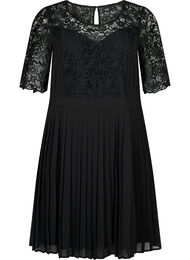 Kortärmad klänning med spets, Black
