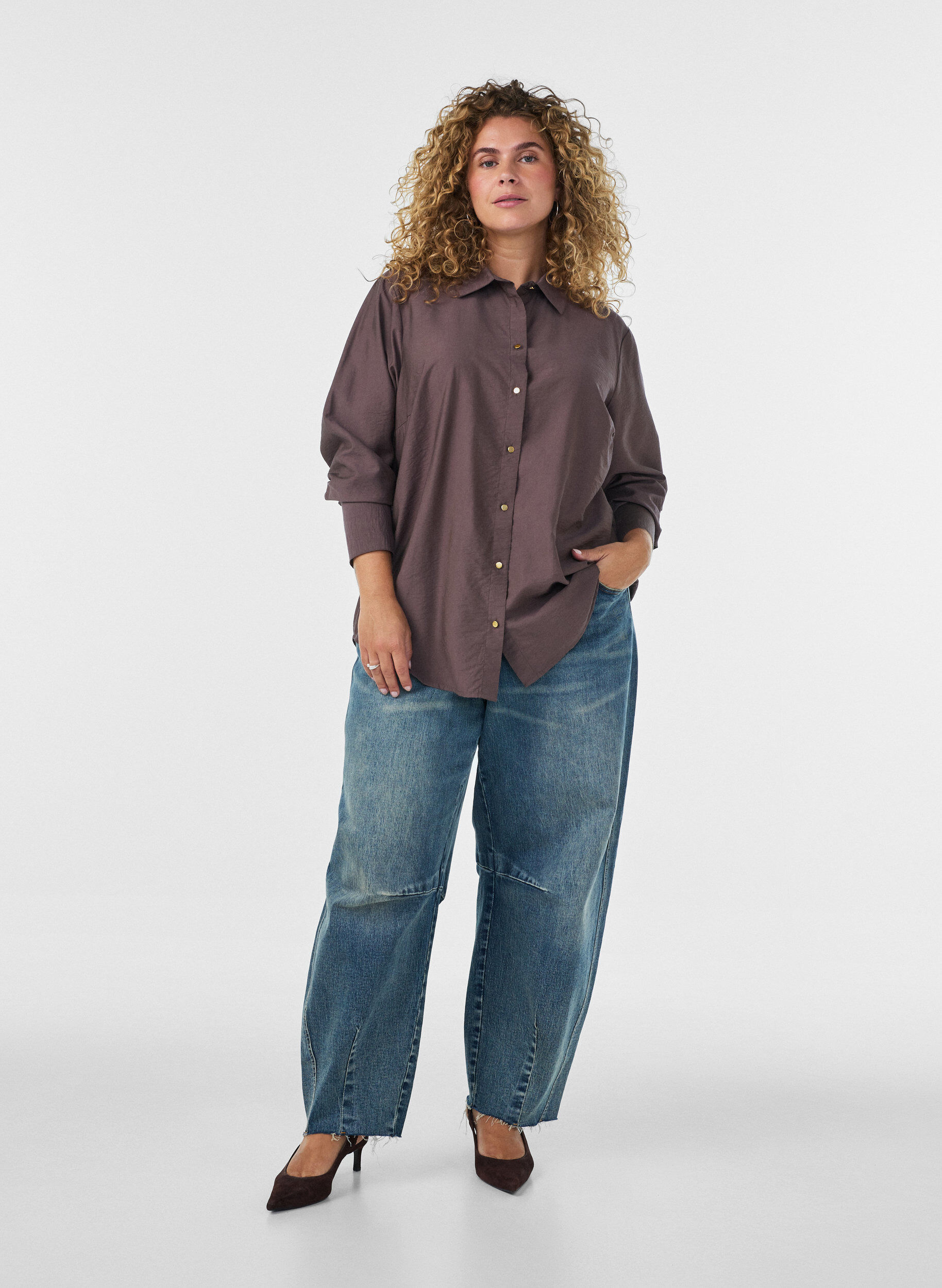 ZizziSkjorta i viskos med guldknappar, Brun, Model image number 1