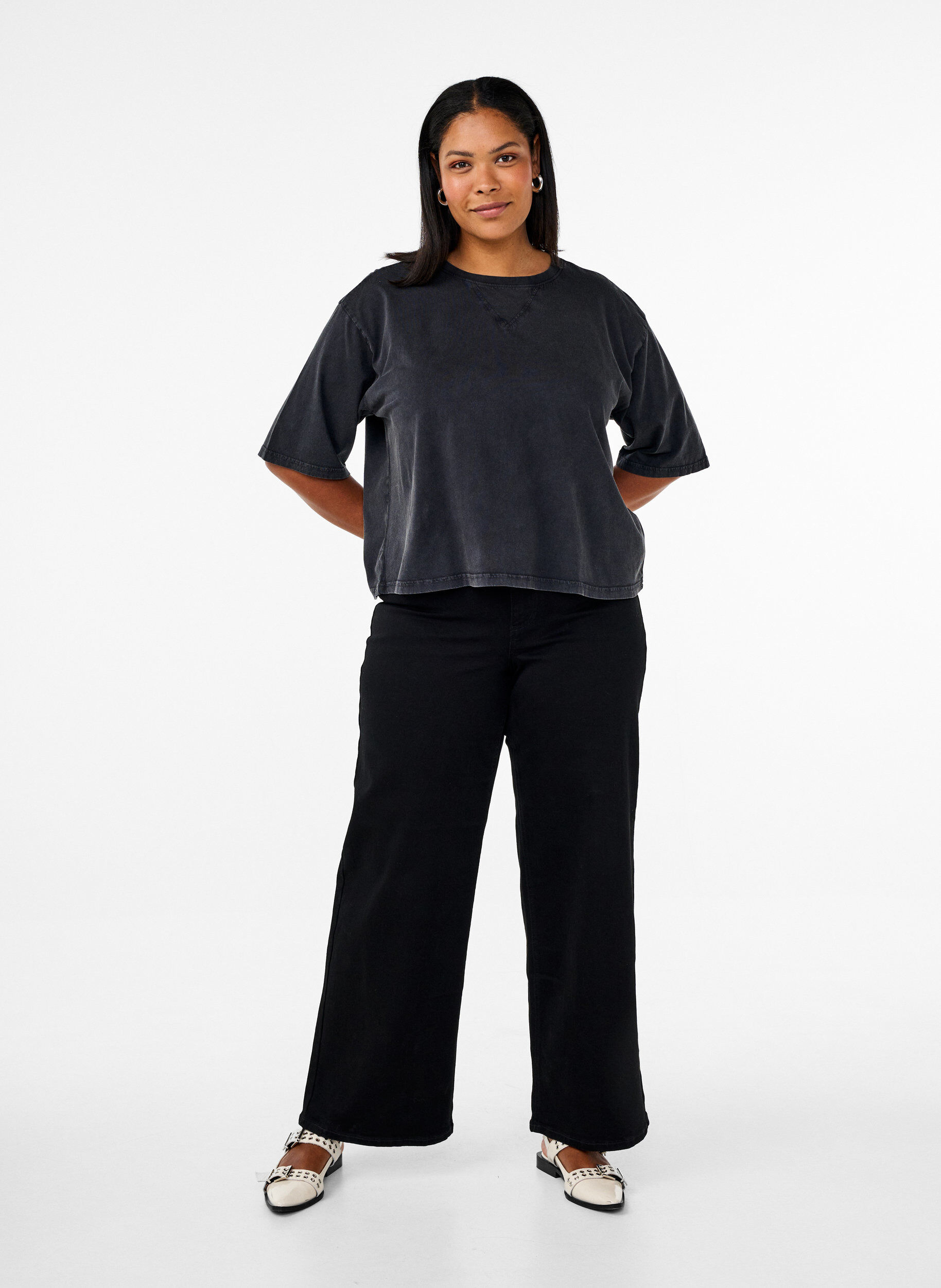 Zizzi Boxig t-shirt i ekologisk bomull, Gr&aring;, Model image number 1