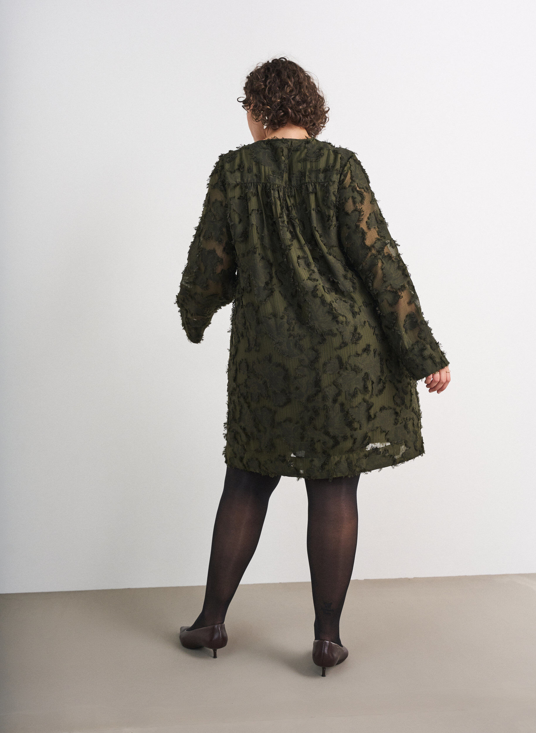 ZizziKl&auml;nning med franstr&aring;dar och textur, Gr&ouml;n, Model image number 2