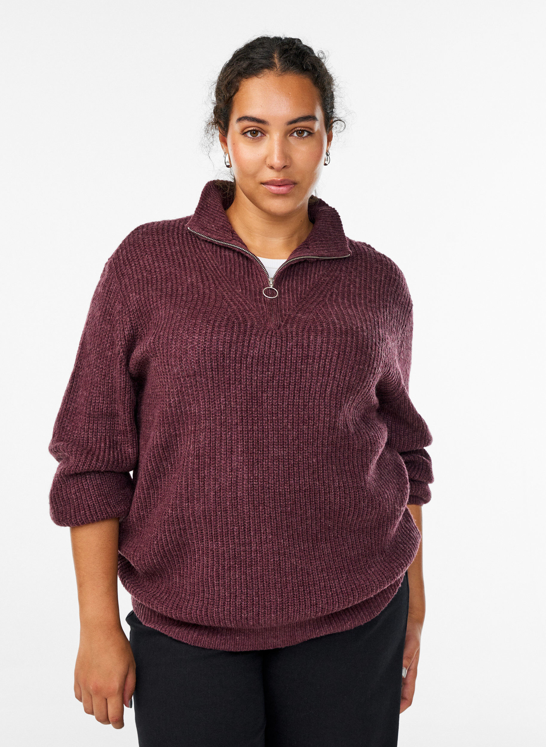 FLASH &ndash; Stickad tr&ouml;ja med h&ouml;g hals och dragkedja, R&ouml;d, Model