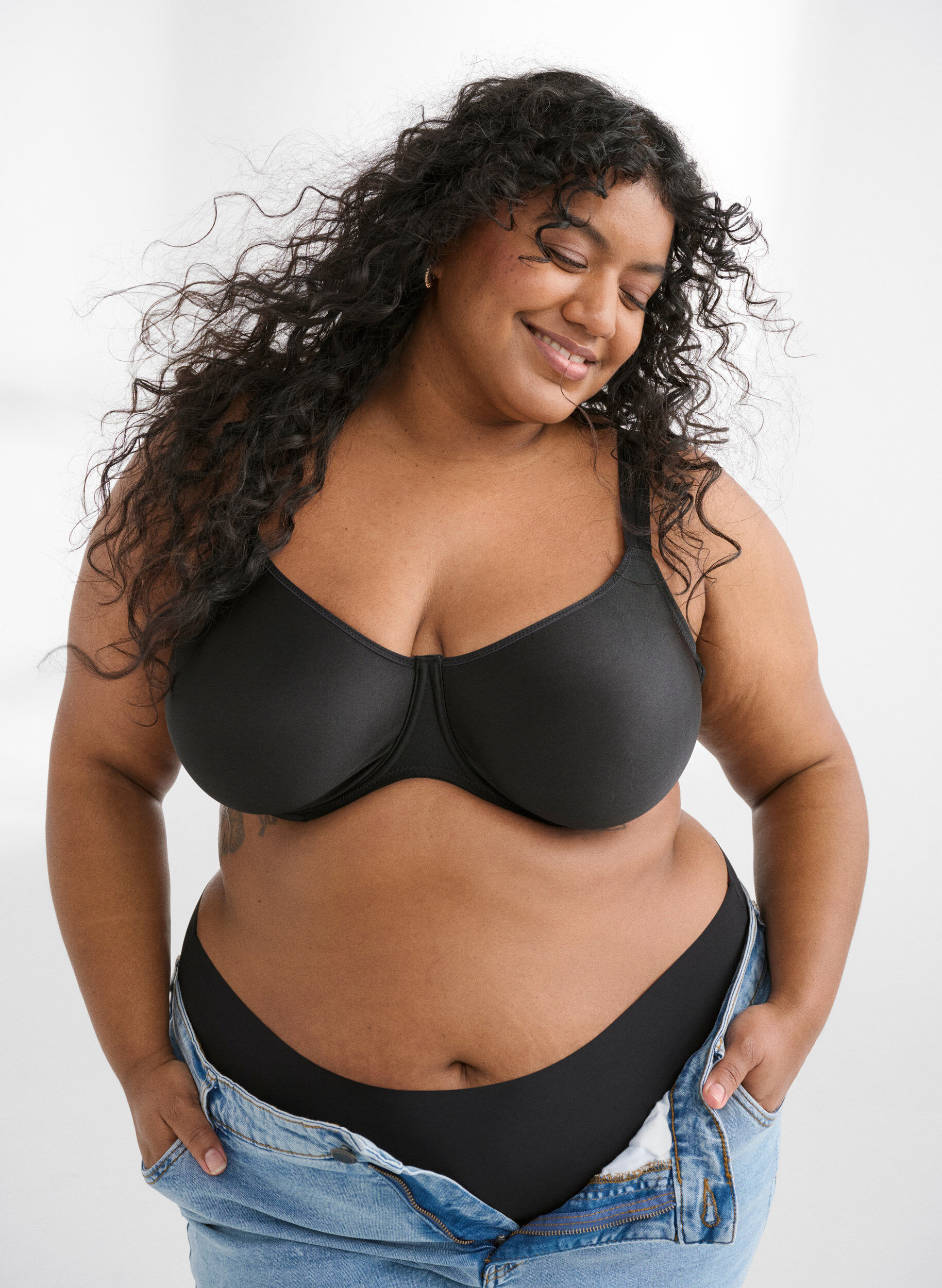 Zizzi Formpressad bh med full t&auml;ckning och h&ouml;gt st&ouml;d, Svart, Image image number 0