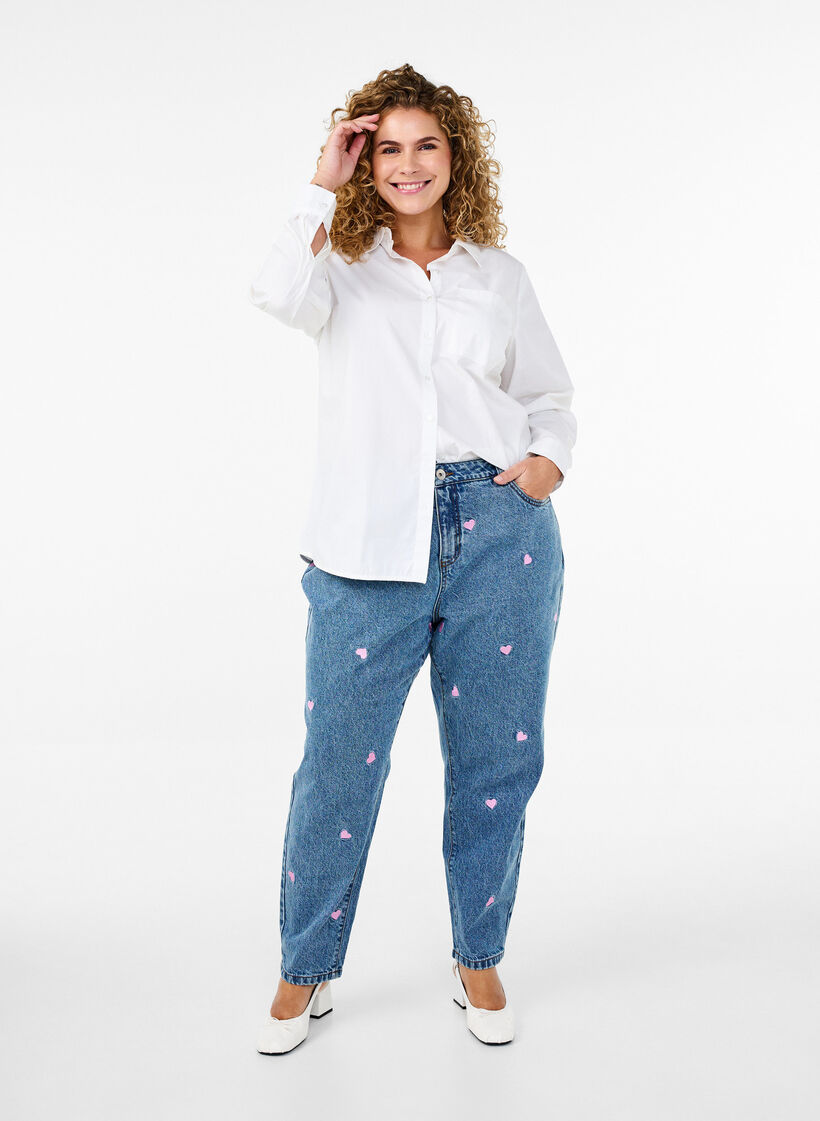 Mille Mom Fit-jeans med broderier, Blå, Model image number 0