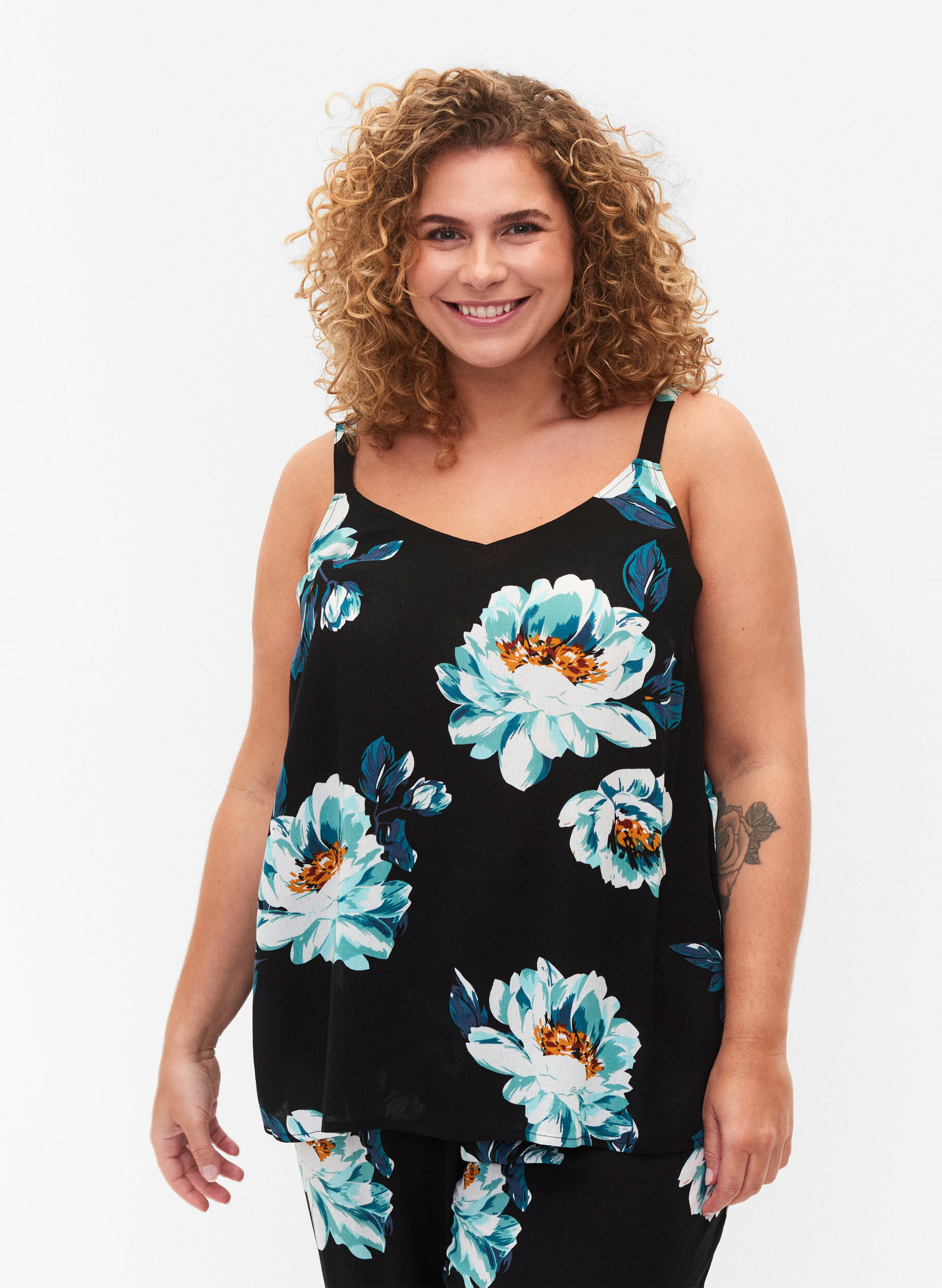 Zizzi &Auml;rml&ouml;s topp i viskos, Black Big Flower, Model image number 0