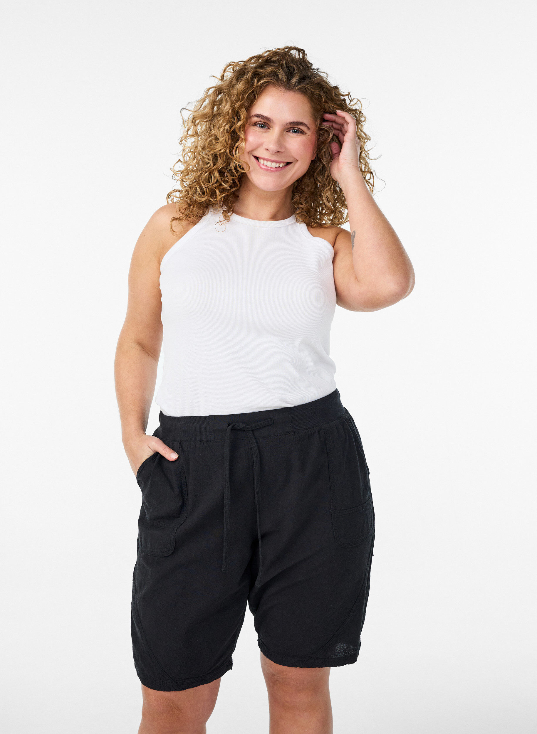 L&ouml;sa shorts i bomull med fickor, Svart, Model