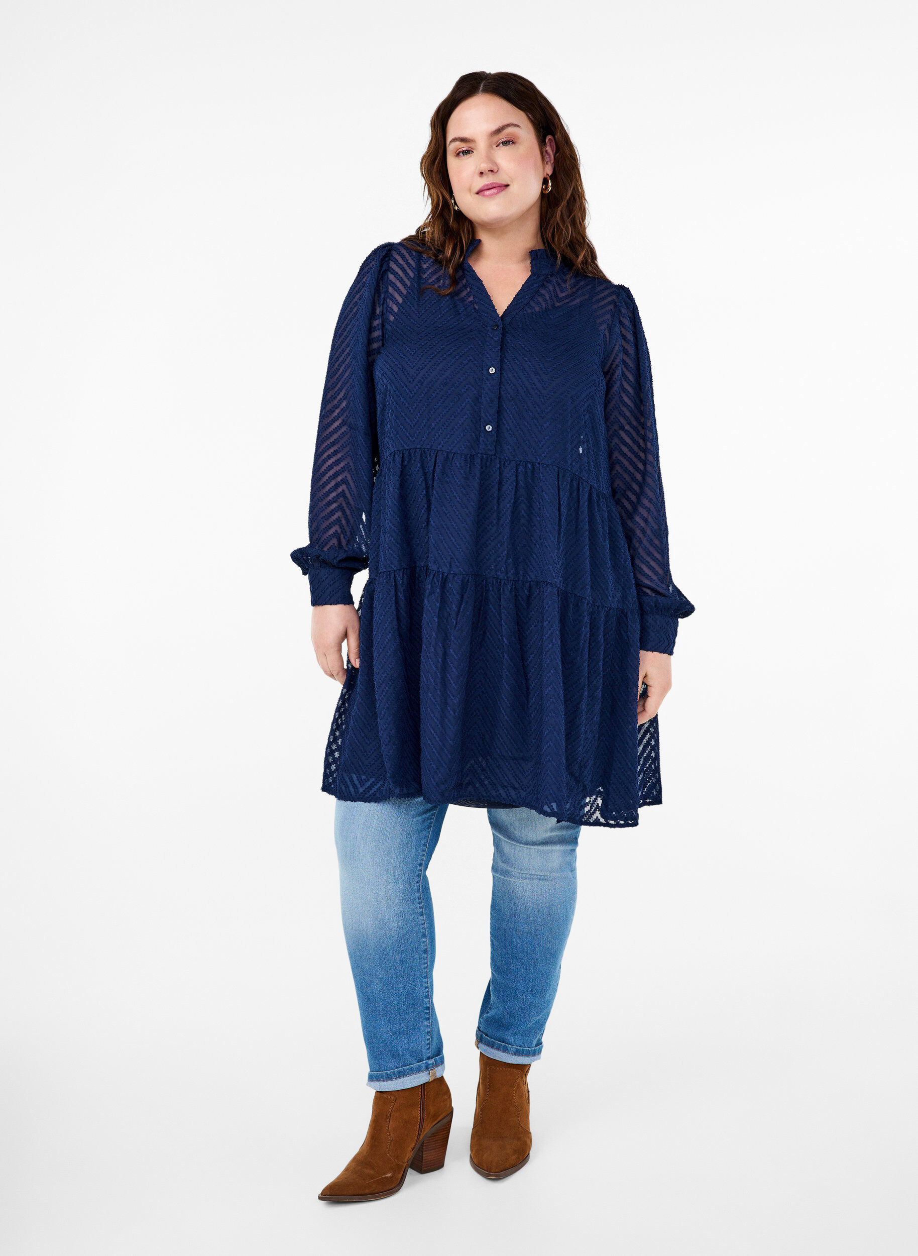 Zizzi Kort kl&auml;nning med volangkrage och struktur, Navy Blazer, Model image number 2