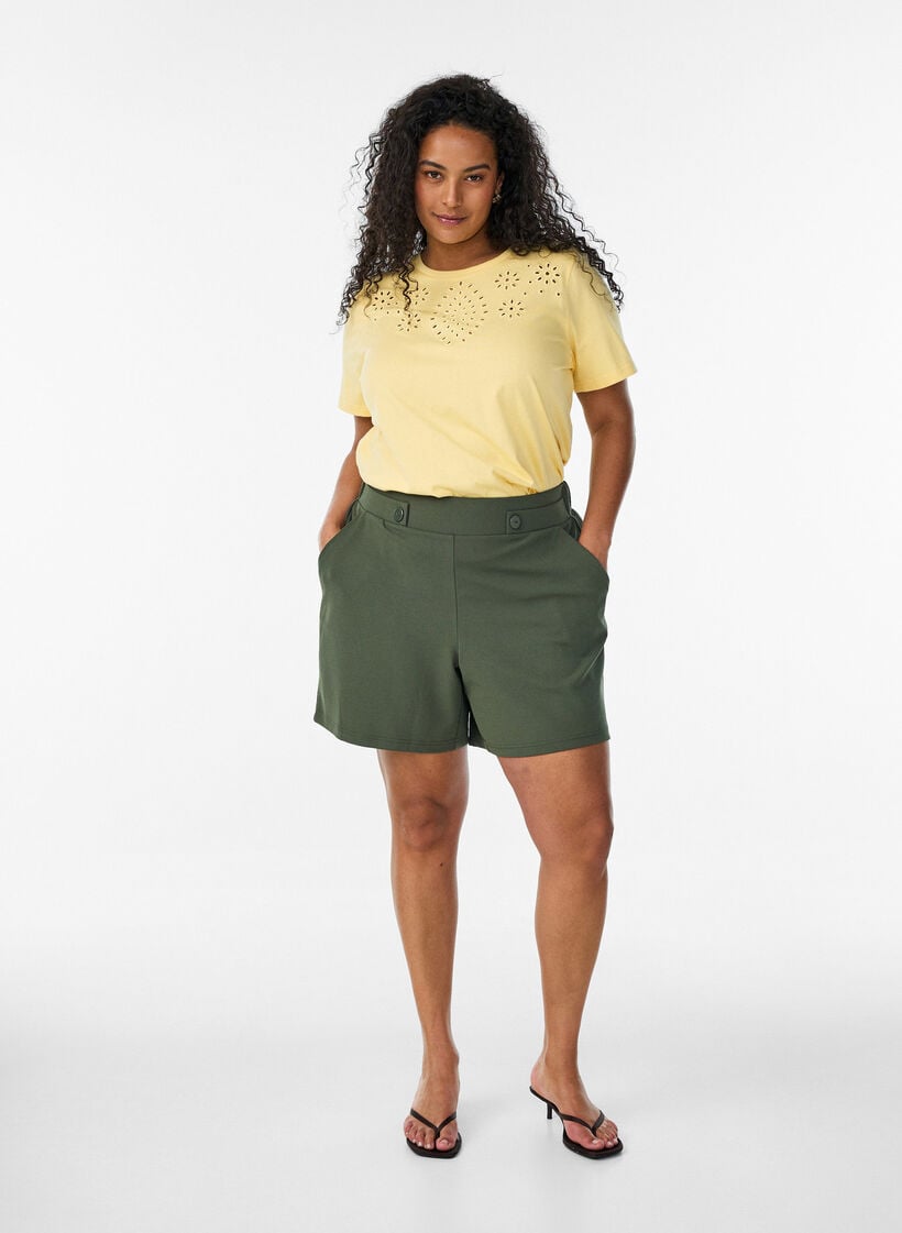 Shorts med fickor och l&ouml;s passform, Gr&ouml;n, Model image number 1