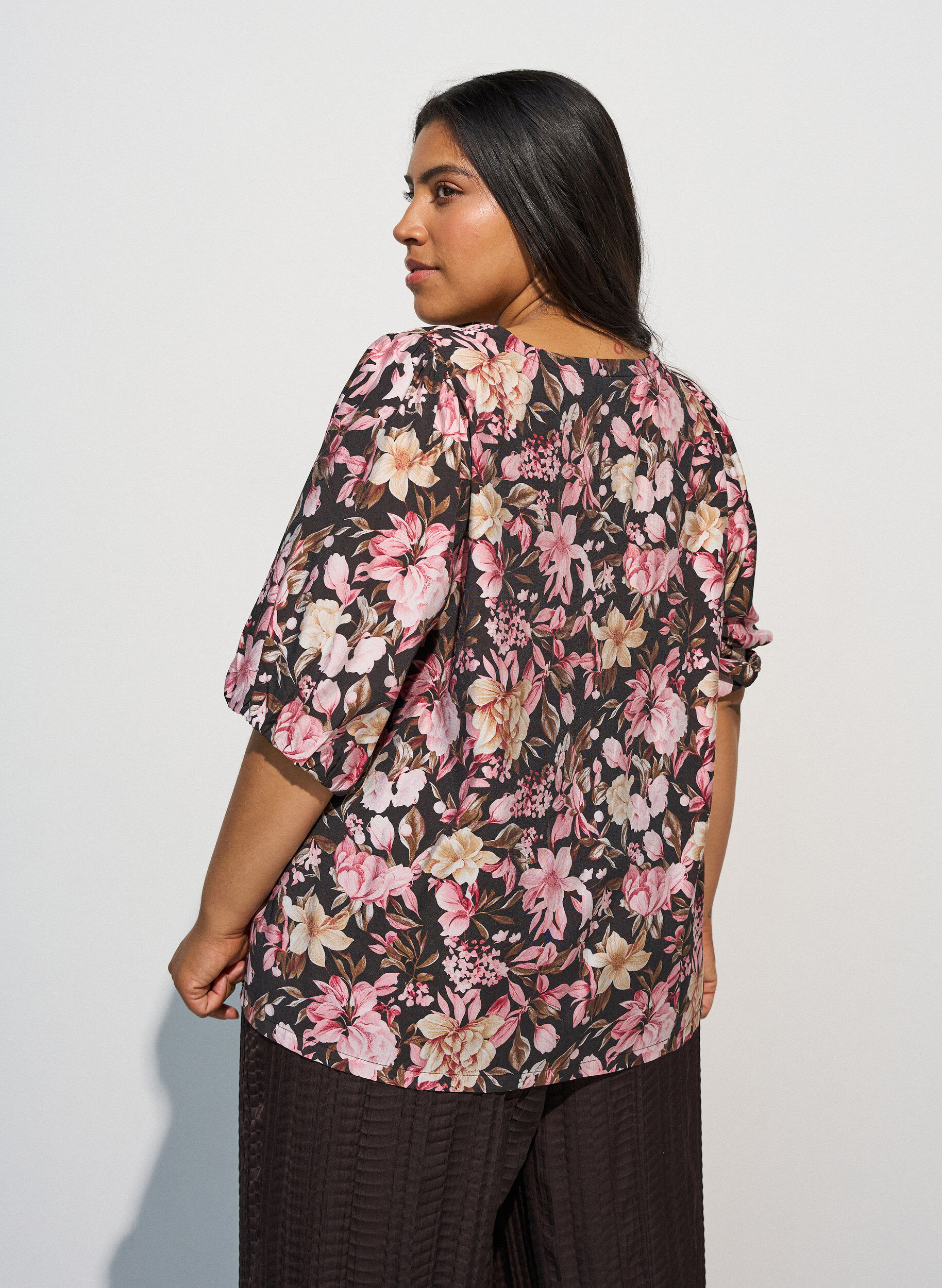 ZizziBlus i viskos med v-ringning, Rosa, Model image number 2