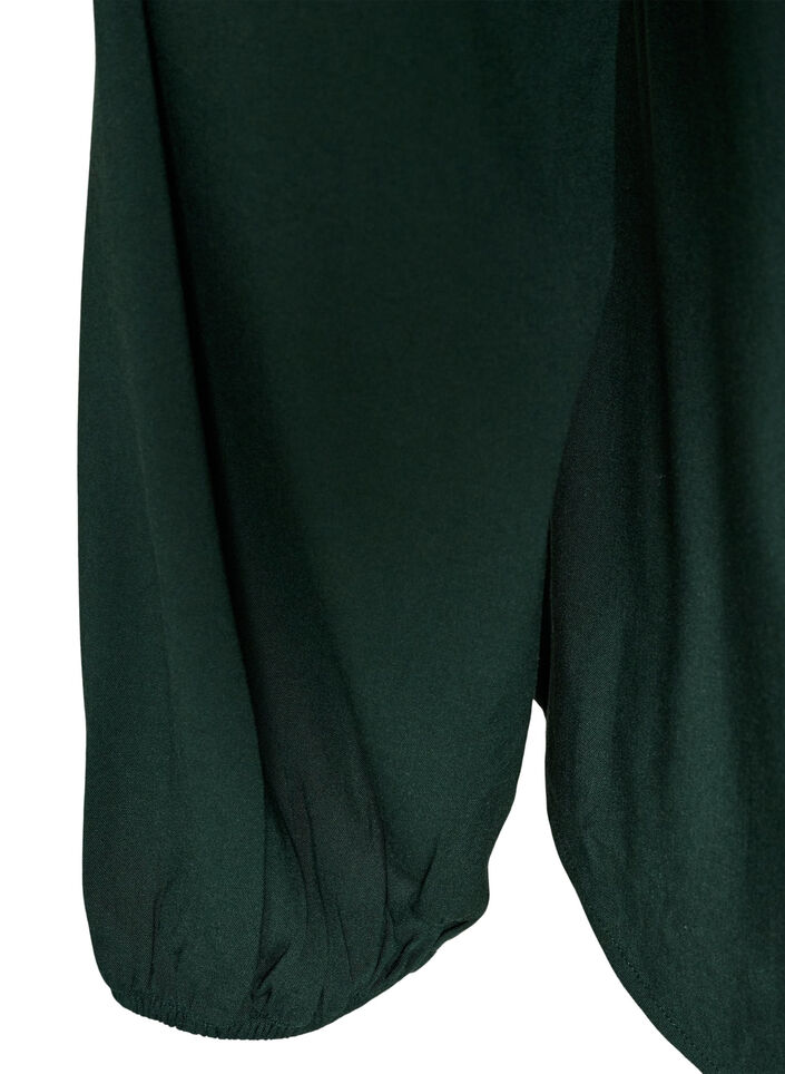 Blus i viskos med v-ringning och rundad nederkant, Gr&ouml;n, Packshot image number 3