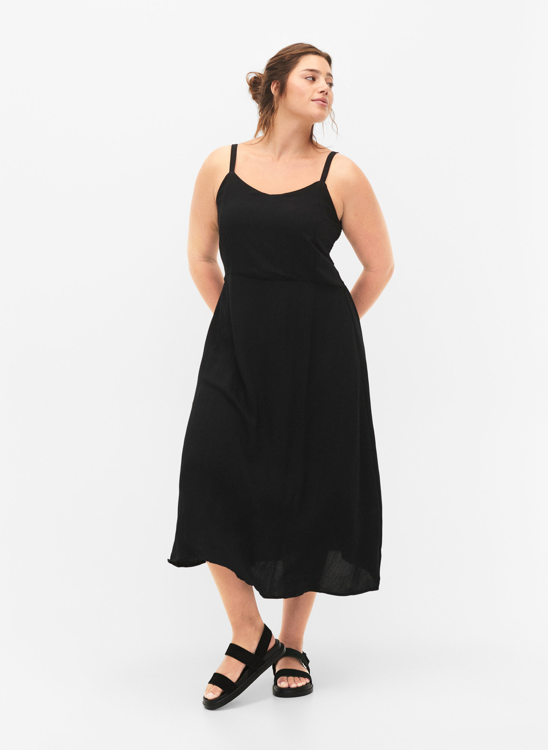 Zizzi Enf&auml;rgad slipkl&auml;nning i viskos med smock, Black, Model image number 0