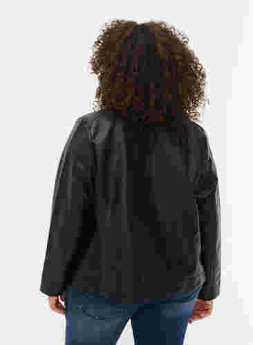 Skinnjacka i läderimitation med fickor, Black, Model image number 1