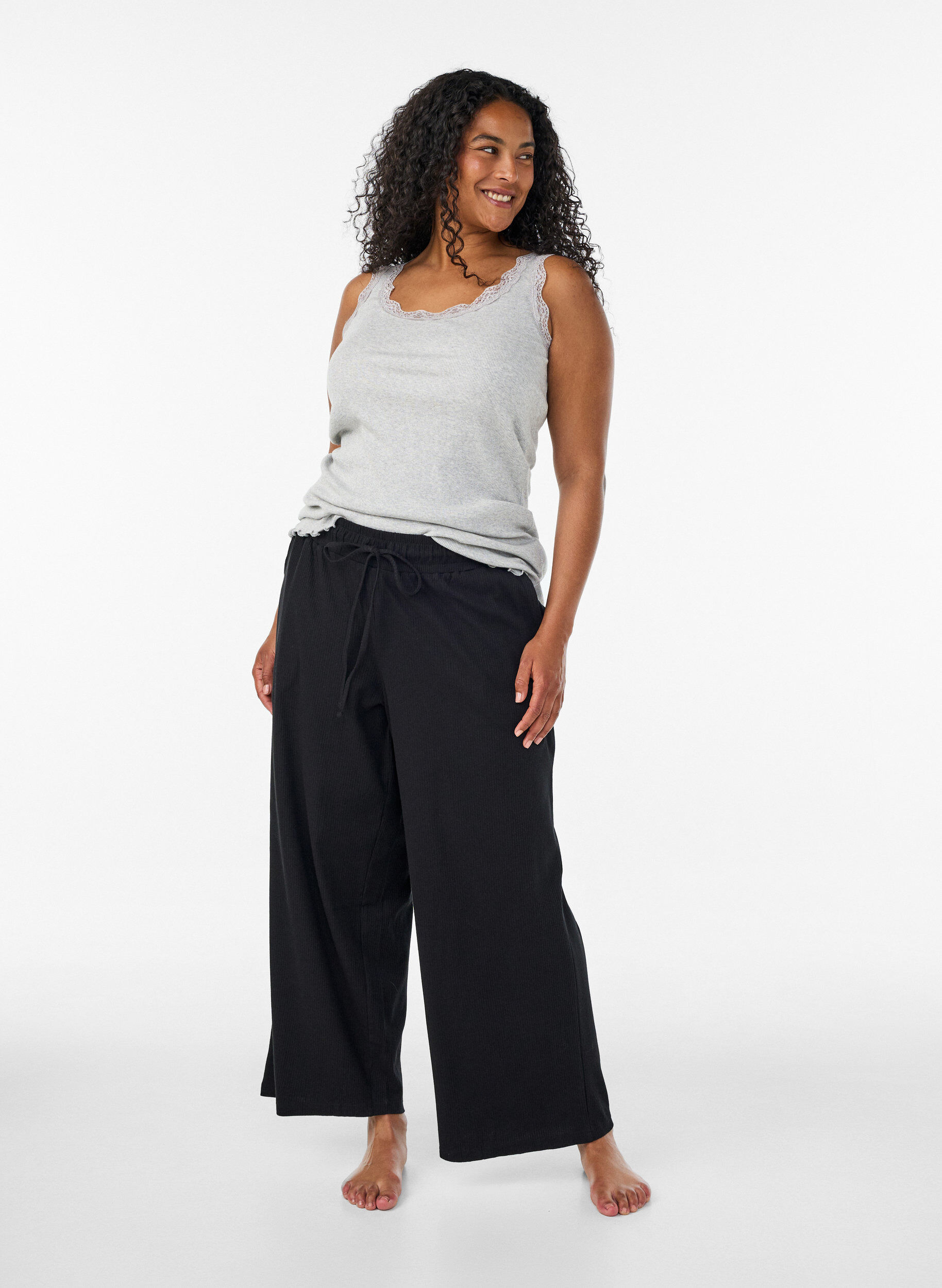ZizziRibbade pyjamasbyxor med raka ben, Svart, Model image number 0