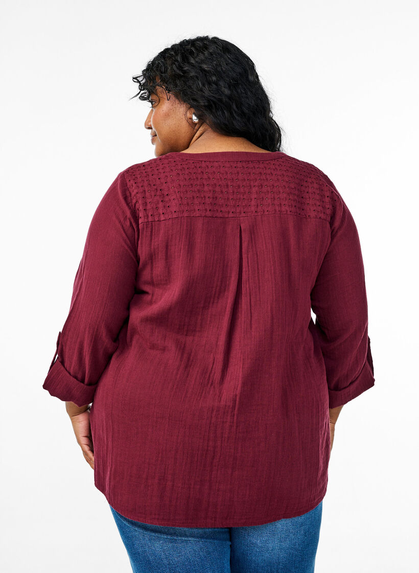 Blus i bomullsmuslin med broderie anglaise, M&ouml;rk Bordeaux, Model image number 2
