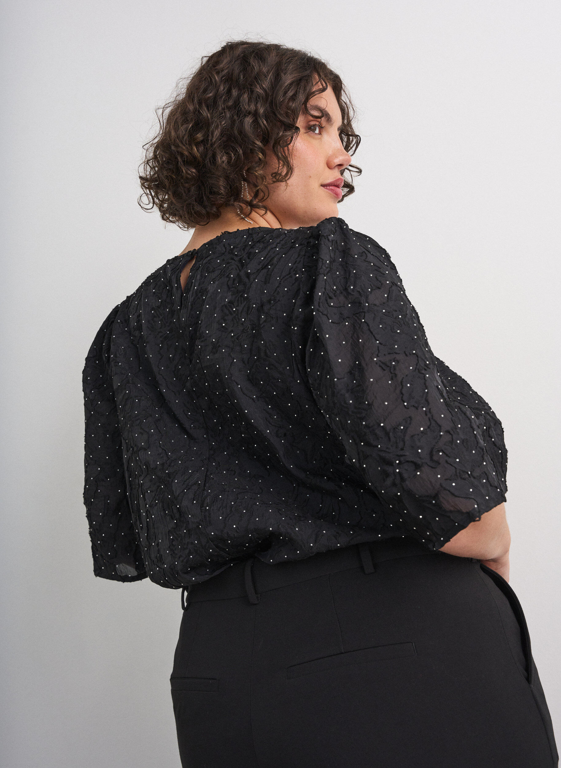 ZizziJacquardblus med glittriga detaljer och puff&auml;rmar, Svart, Model image number 2