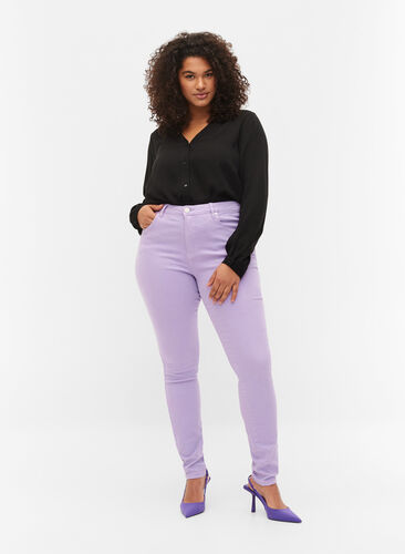 Högmidjade Amy jeans med super slim passform, Lavender, Model image number 0