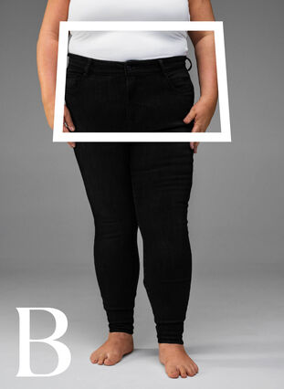 Mycket åtsittande jeans med hög midja, Black, Model image number 1