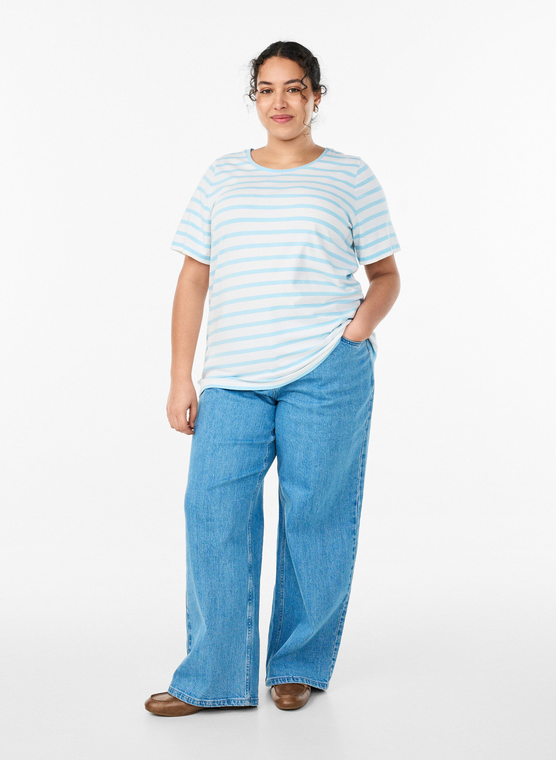 Zizzi Randig T-shirt i ekologisk bomull, Bl&aring;, Model image number 1