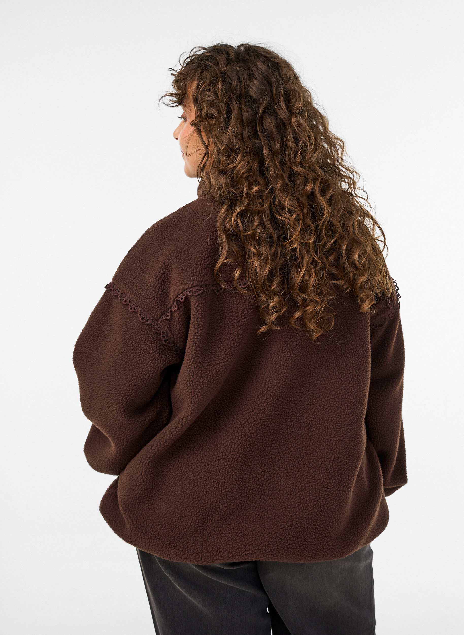 ZizziJacka i teddy med kant i broderie anglaise och h&ouml;g krage, Brun, Model image number 2