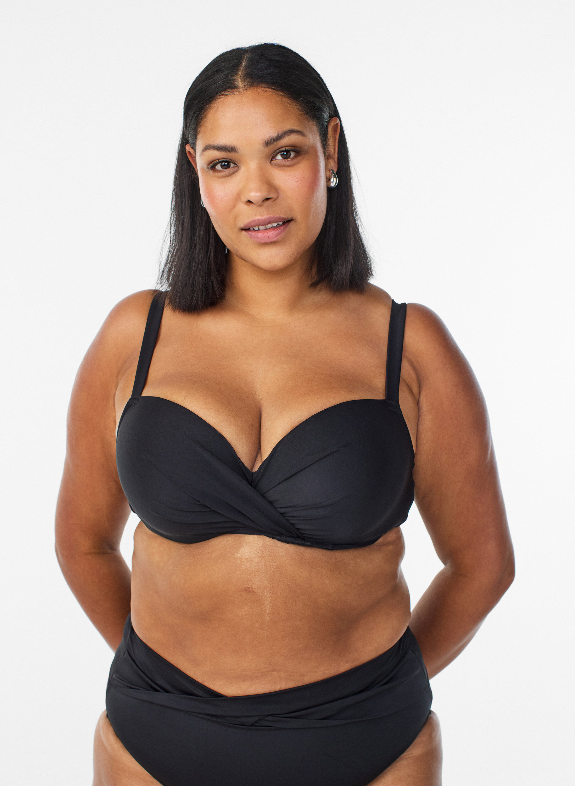 Bikinitopp med bygel och drapering, Svart, Model