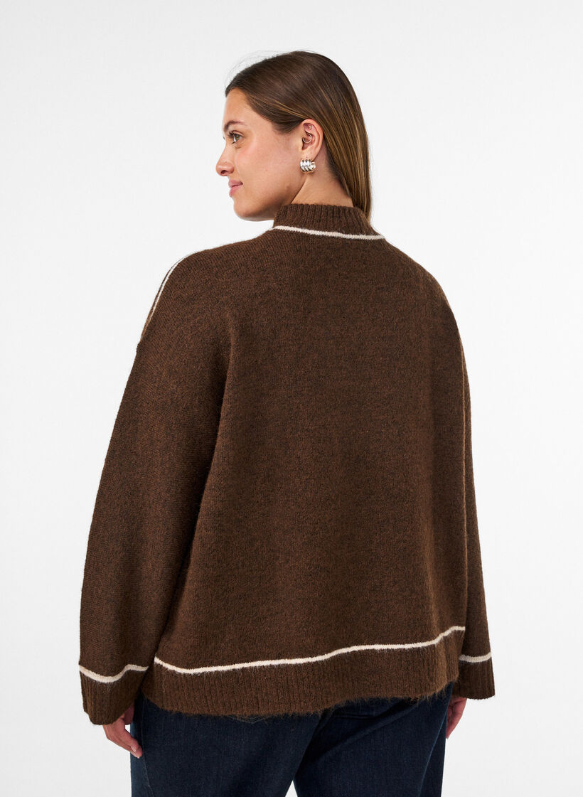 Stickad tr&ouml;ja med polokrage och kontrastr&auml;nder, Brun, Model image number 2