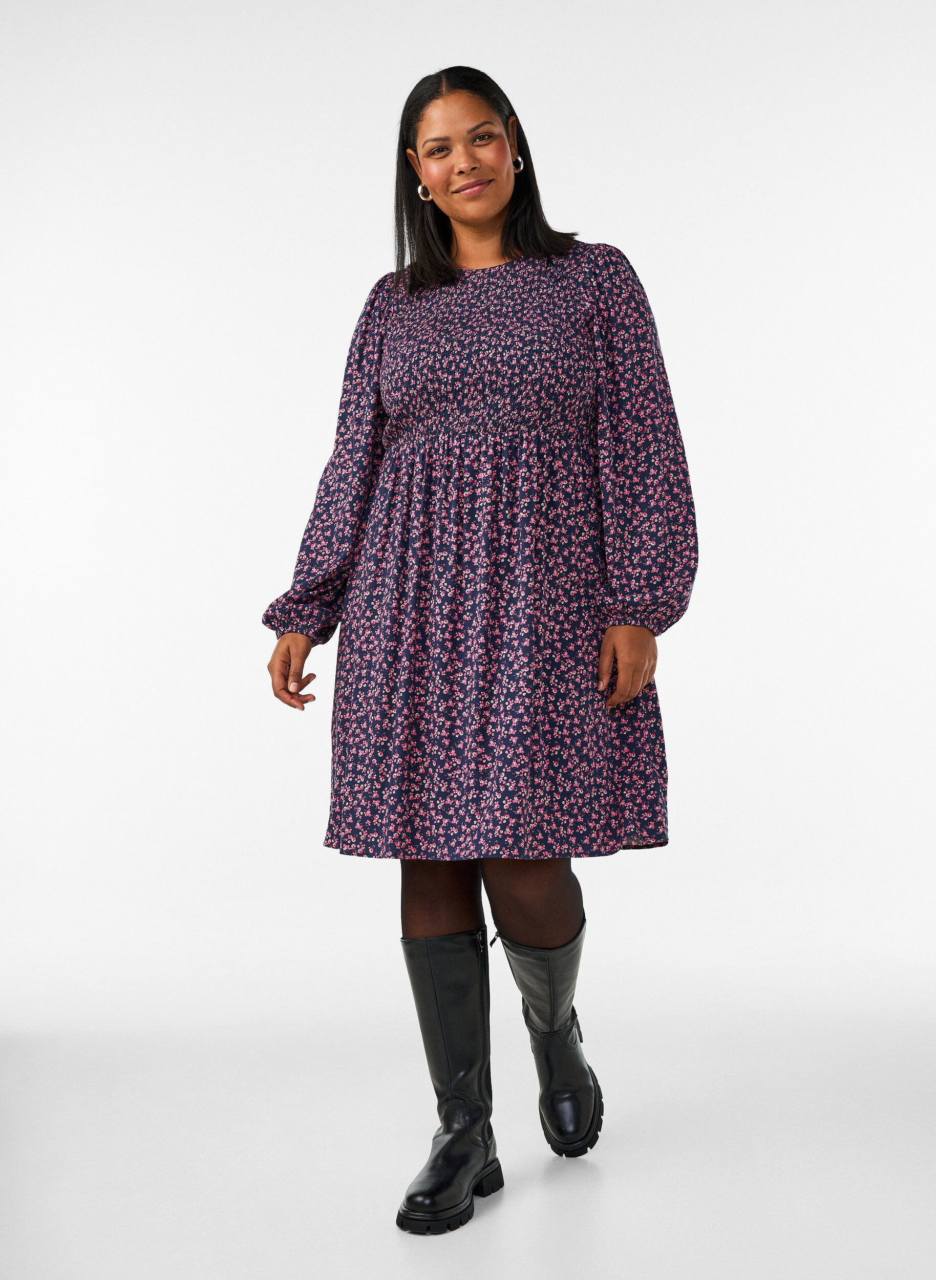 ZizziKl&auml;nning med smock upptill och sm&aring;blommigt m&ouml;nster, Bl&aring;, Model image number 1