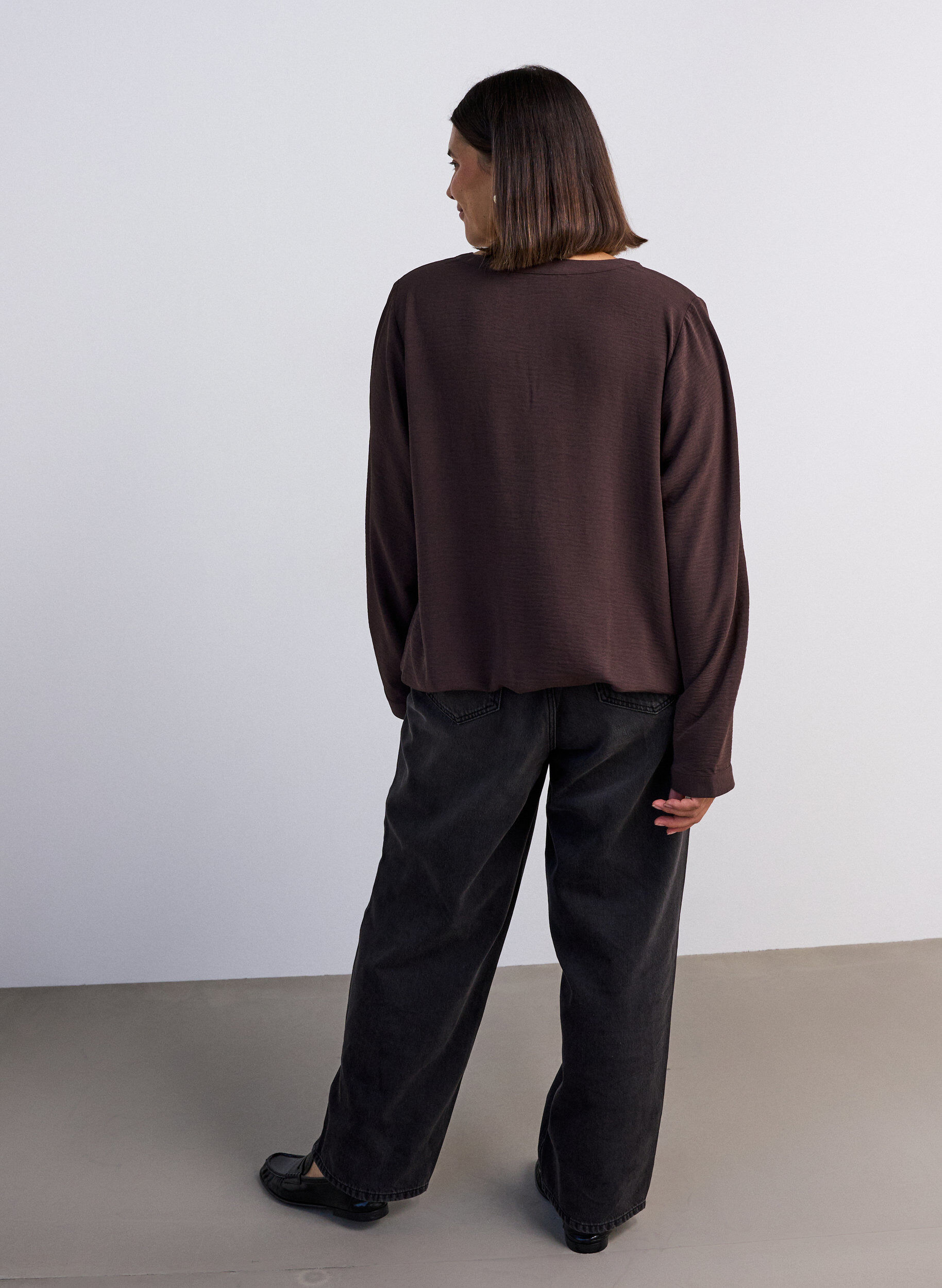 ZizziBlus i ballongsilhuett med v-ringning, Brun, Model image number 2