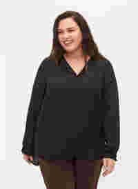 Enfärgad skjorta med V-ringning, Black, Model