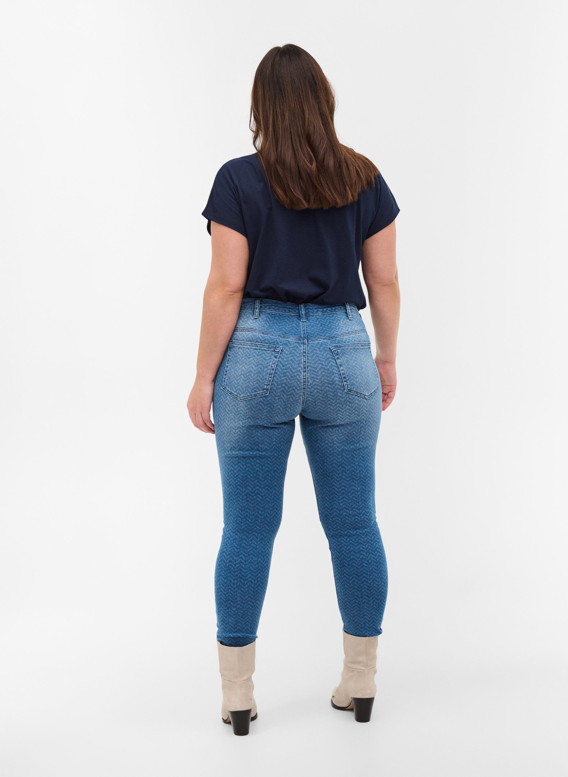Zizzi M&ouml;nstrade Amy jeans med h&ouml;g midja, Ethnic Pri, Model image number 1