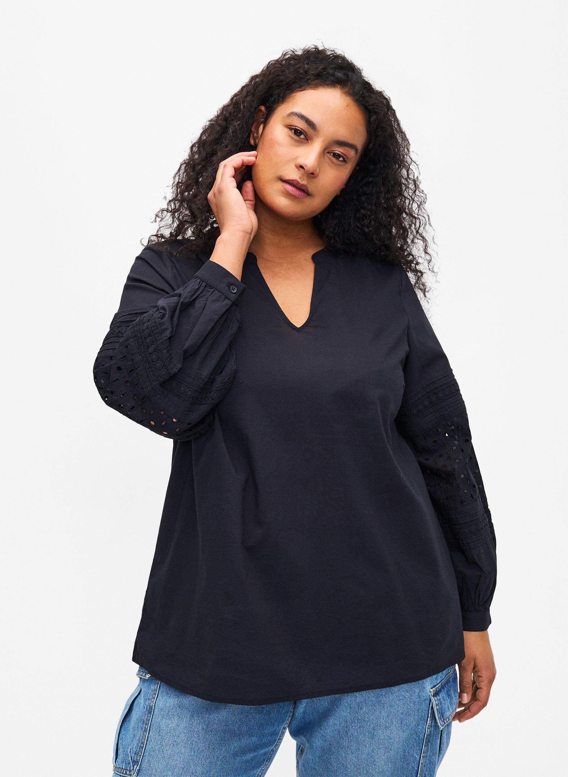Zizzi L&aring;ng&auml;rmad blus med dekorativa detaljer, Black, Model image number 0