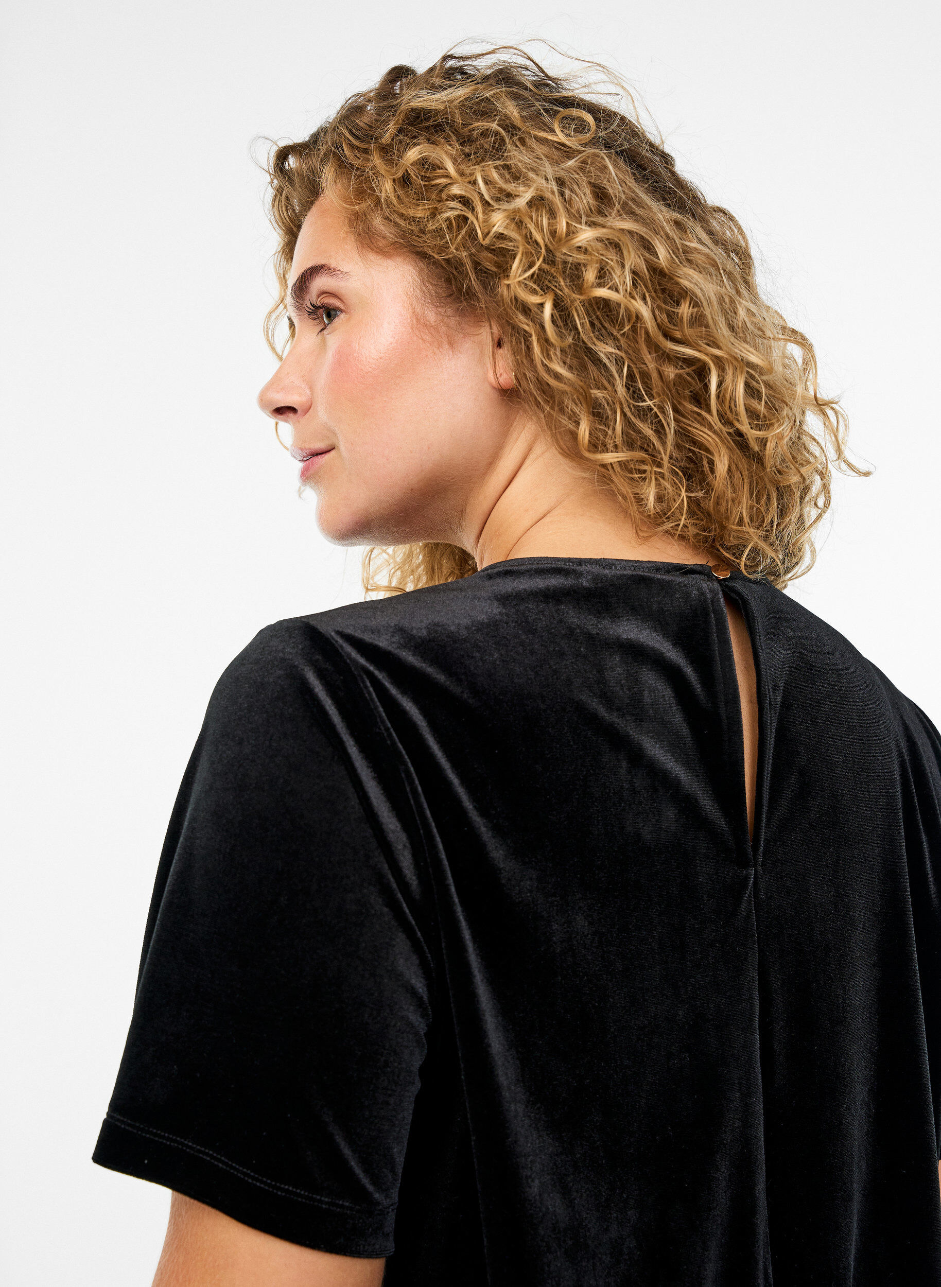 Zizzi Kort&auml;rmad topp i velour, Svart, Model image number 3