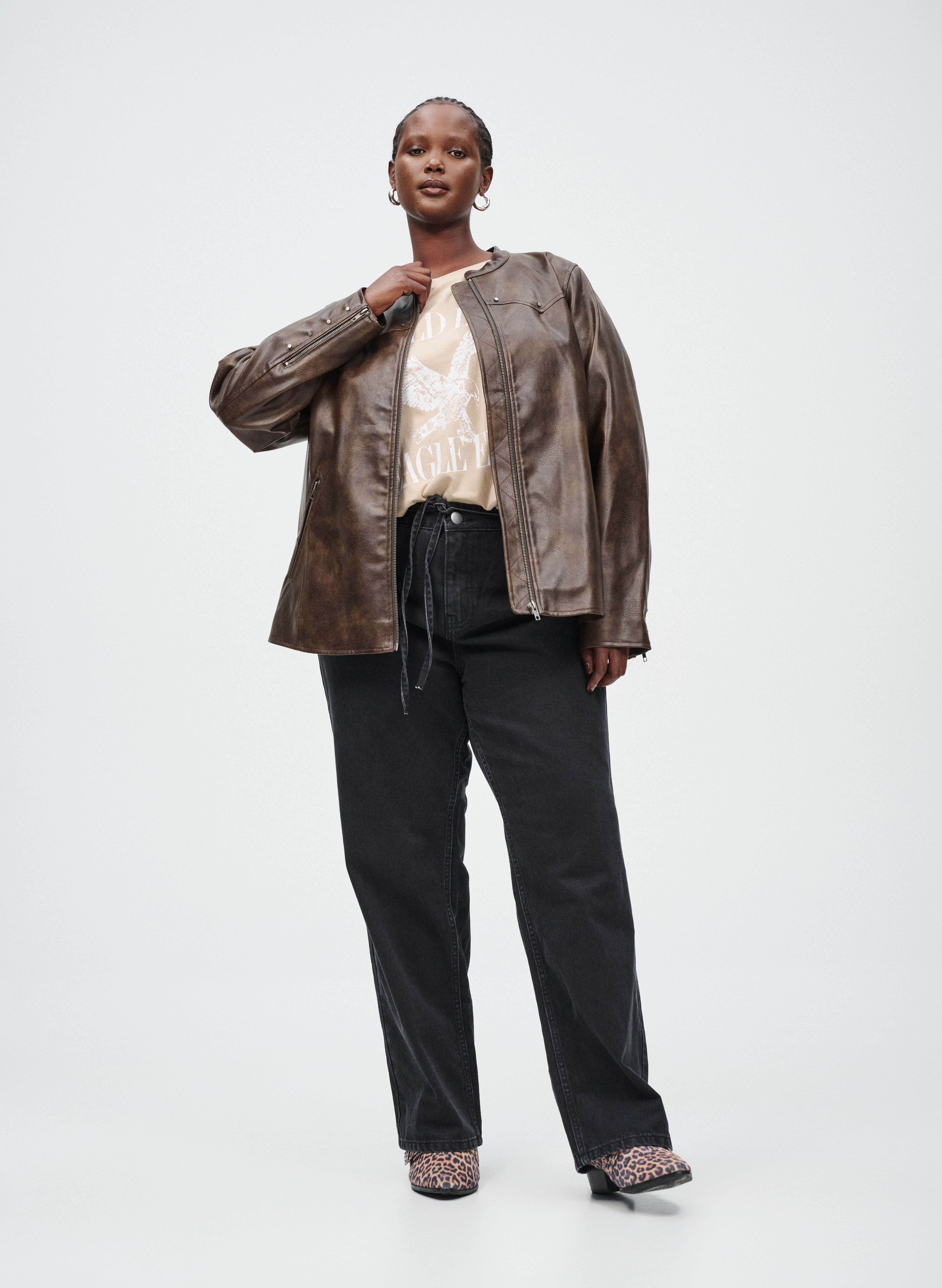 Jacka i l&auml;derimitation med nitar, , Model