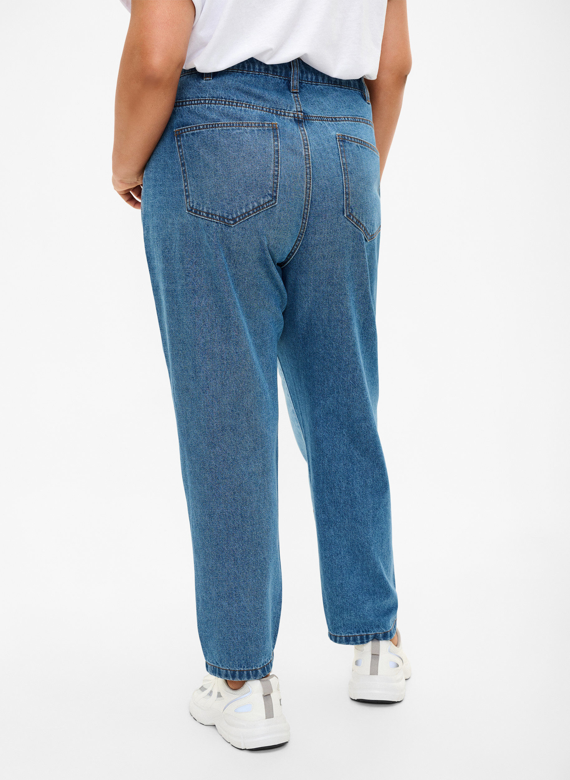 Zizzi Mille mom fit-jeans med f&auml;rgblock och h&ouml;g midja, Light Blue Denim, Model image number 1