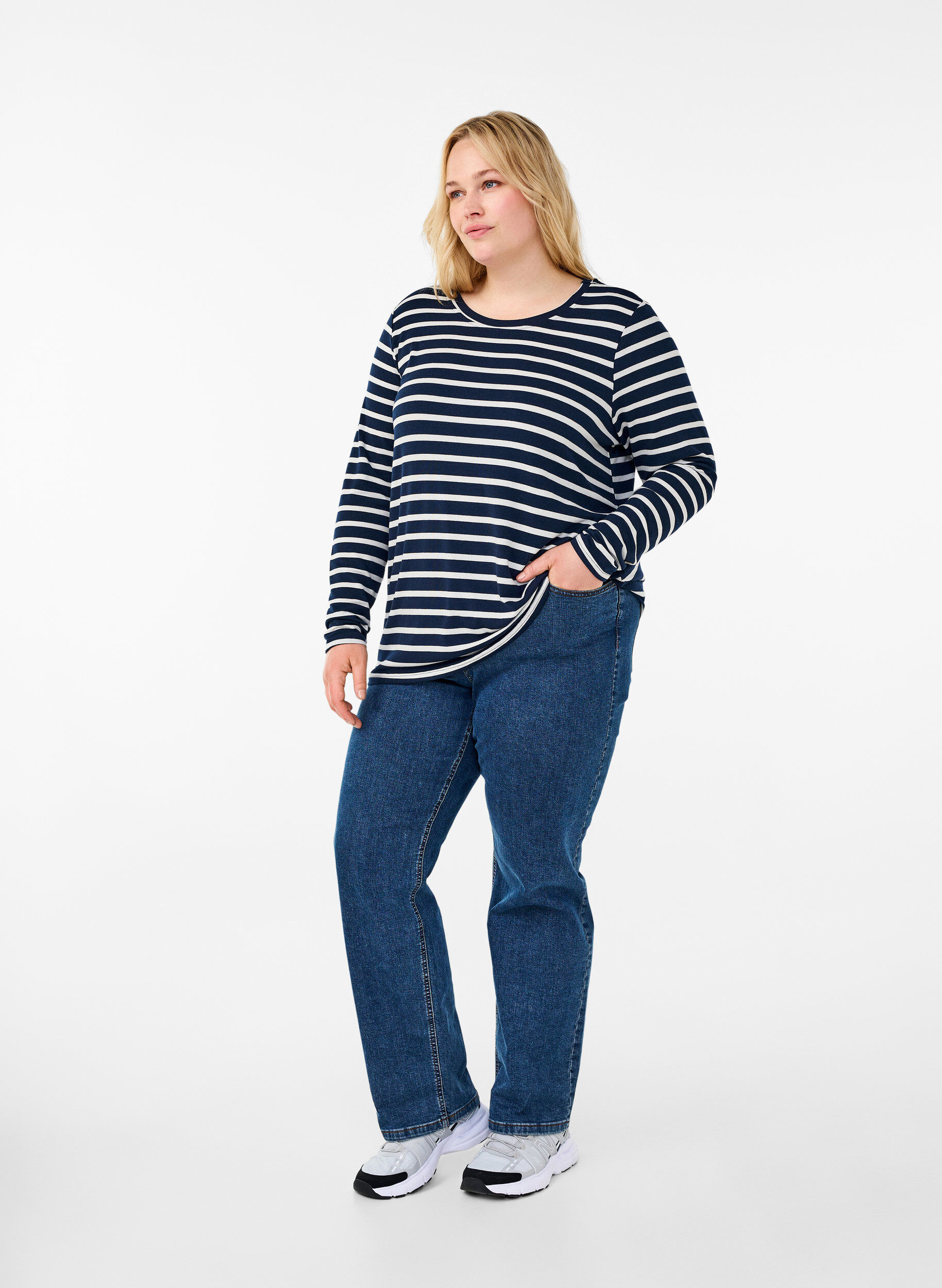 Zizzi L&aring;ng&auml;rmad blus med r&auml;nder, Evening Blue Stripe, Model image number 2