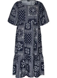 Ankell&aring;ng kl&auml;nning i viskos med paisleym&ouml;nster och korta &auml;rmar, Bl&aring;