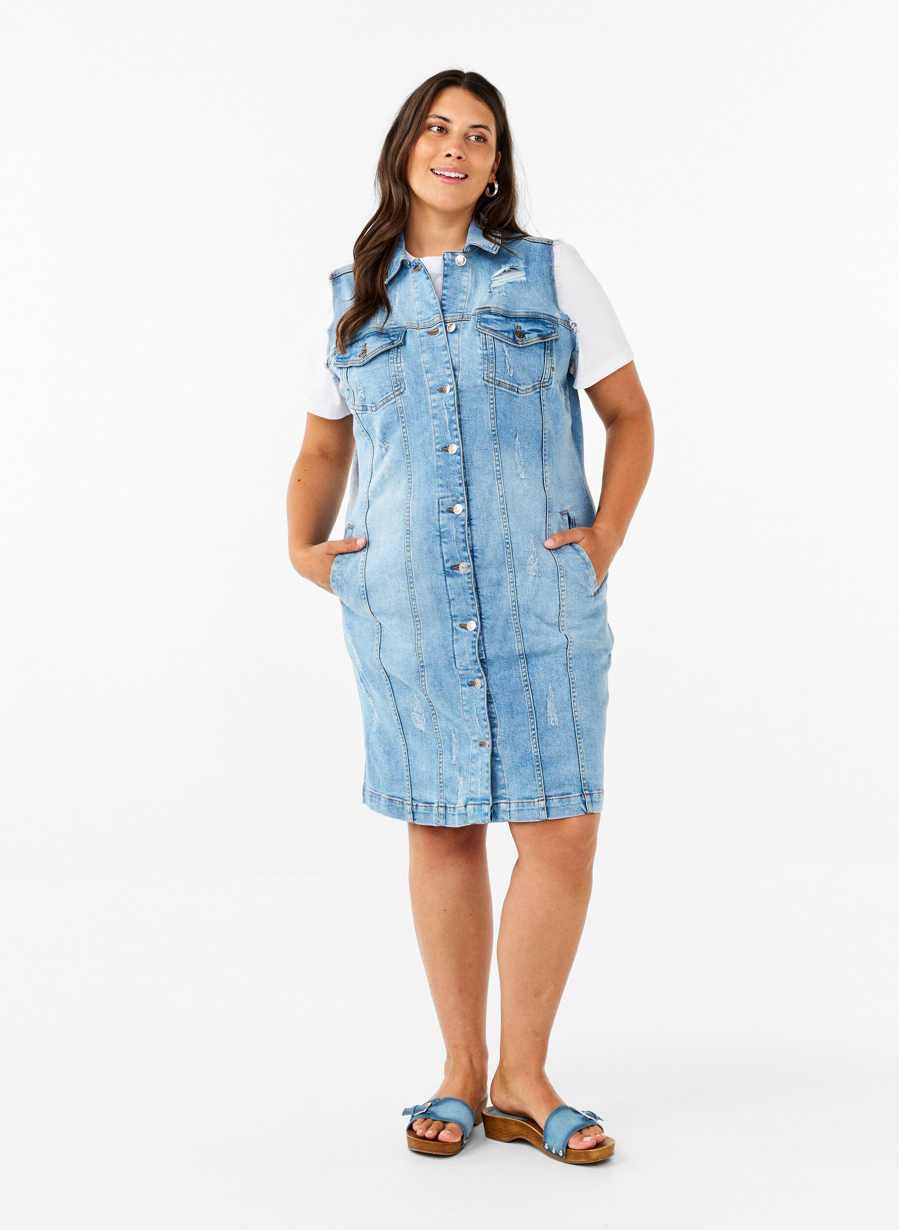 Zizzi &Auml;rml&ouml;s denimkl&auml;nning med r&aring;a kantdetaljer, Light Blue Denim, Model image number 2