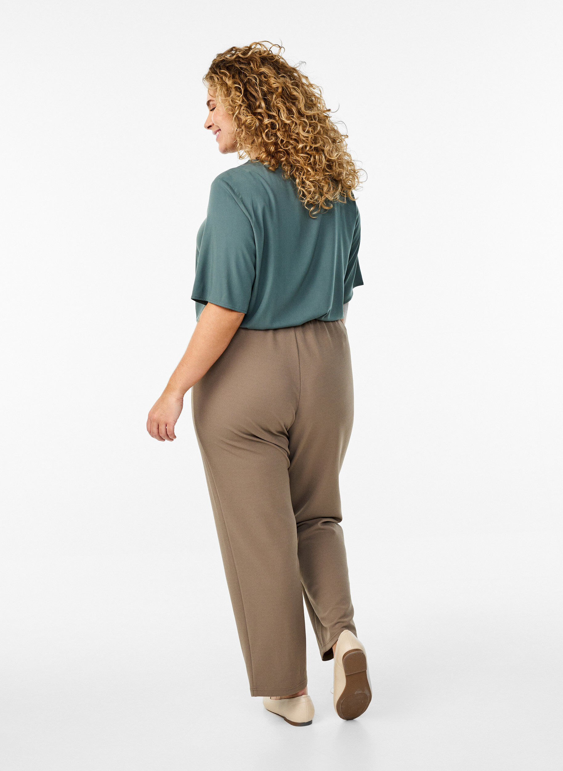 ZizziByxor med rak passform, Beige, Model image number 1