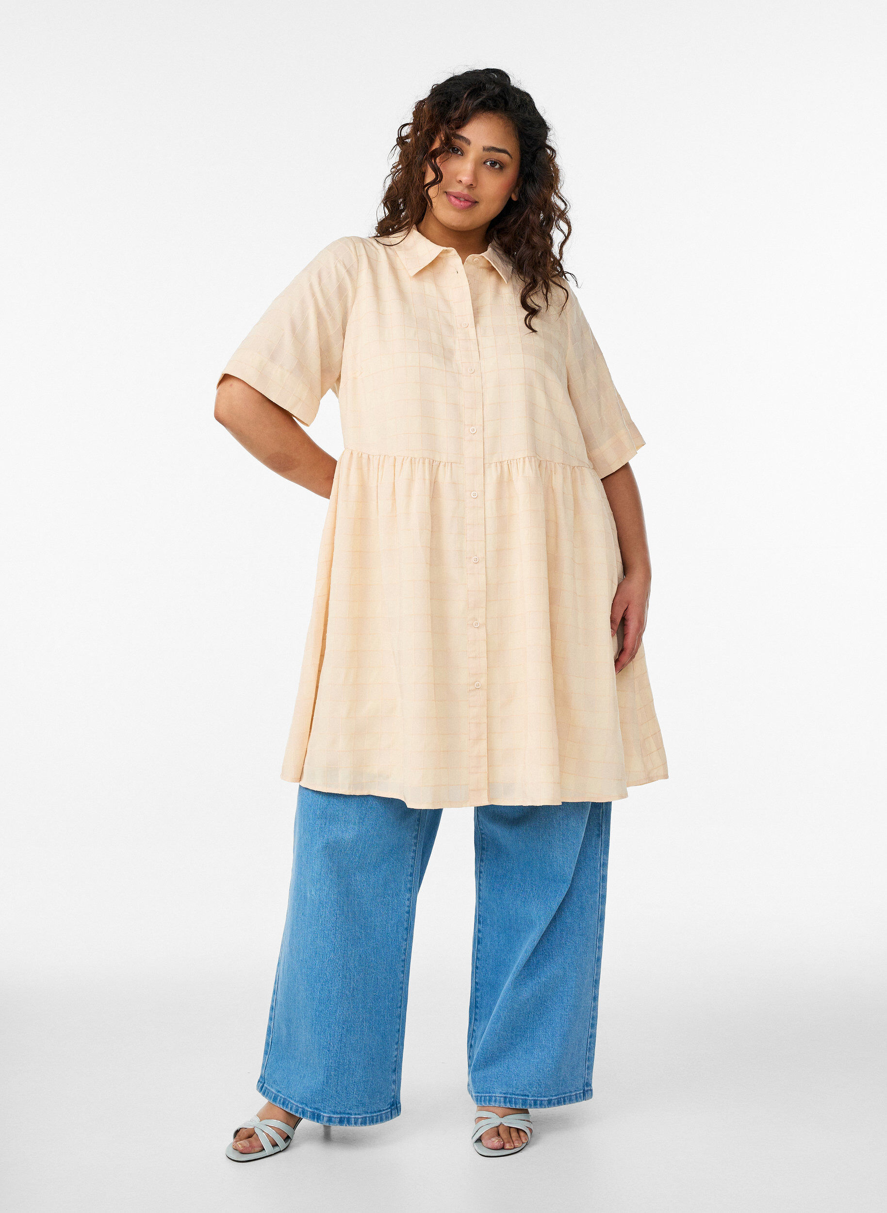 Zizzi Kort skjortkl&auml;nning med rutig textur och halvl&aring;nga &auml;rmar, Gul, Model image number 1