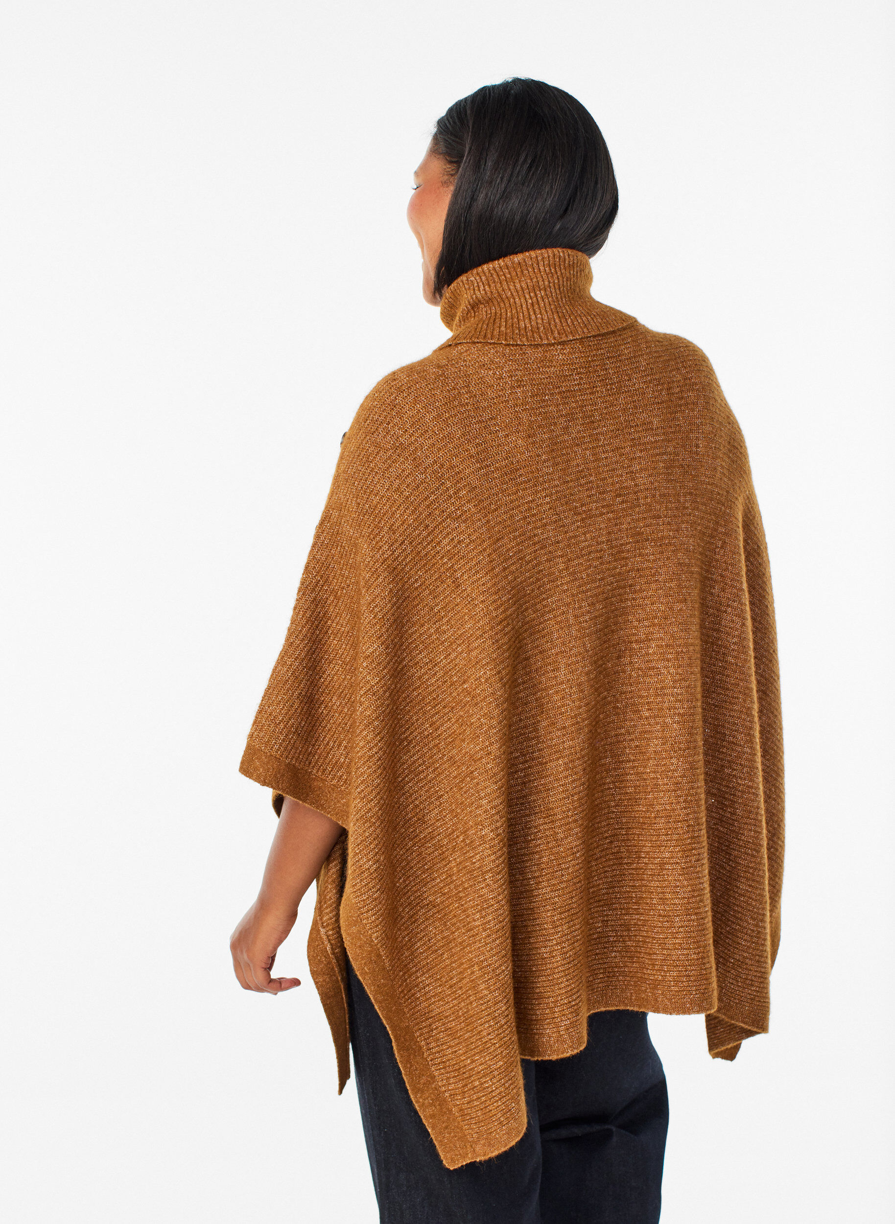 Zizzi Poncho med polokrage och knappdetalj, Brun, Model image number 2