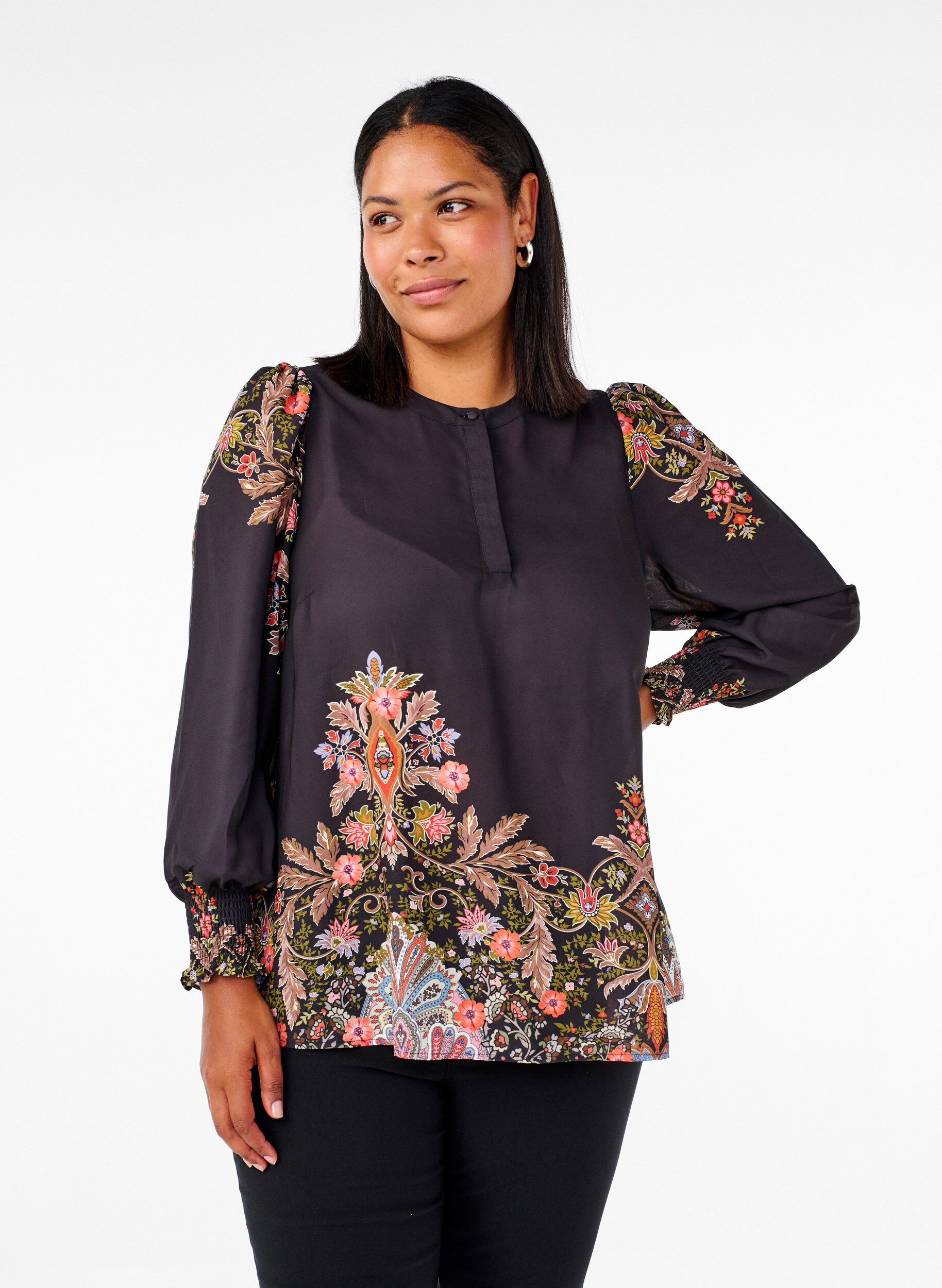 Zizzi Blus med paisleym&ouml;nster, Black Paisley, Model image number 0