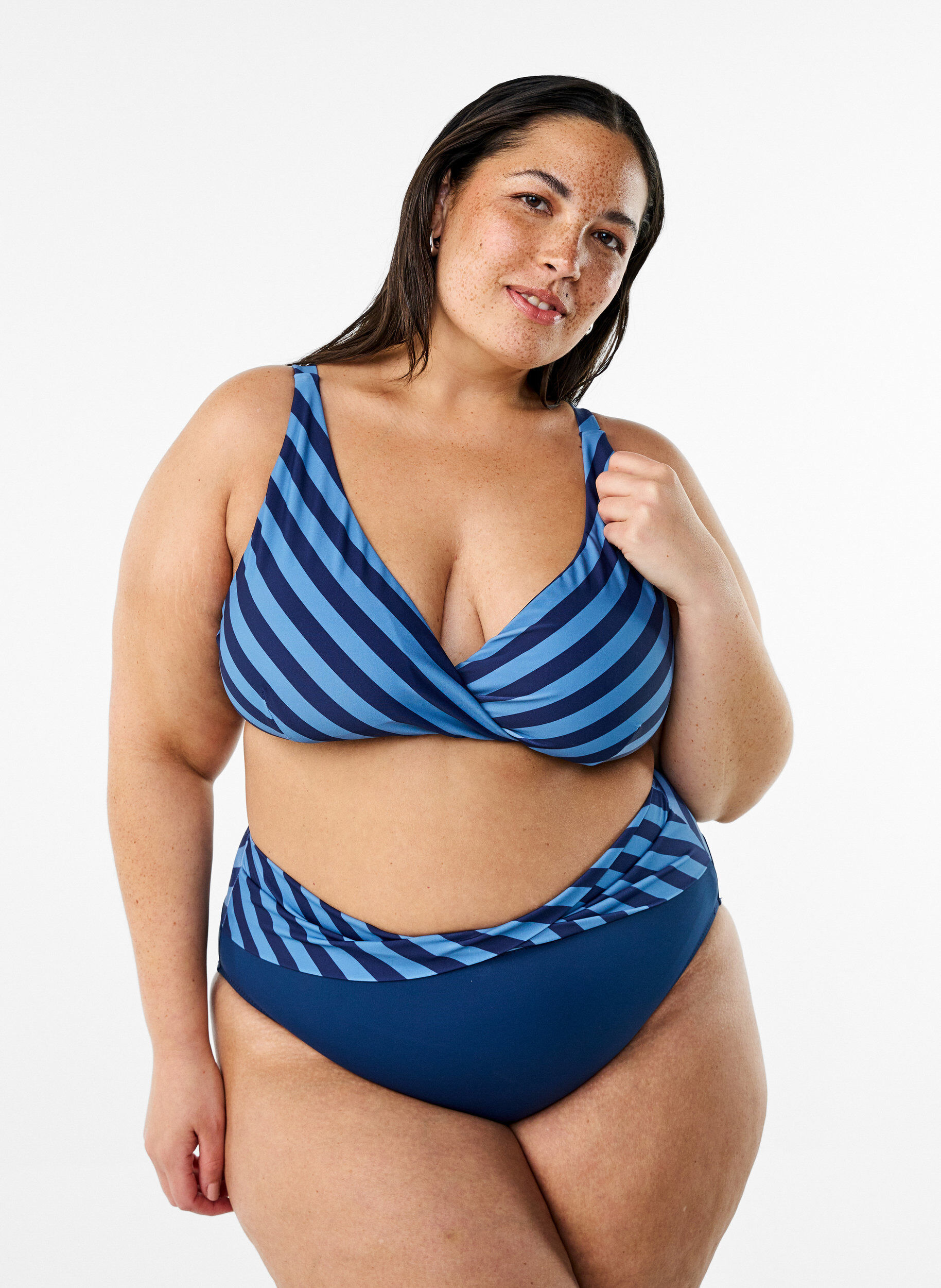 Bikinitrosa med omslagsdetalj, Bl&aring;, Model