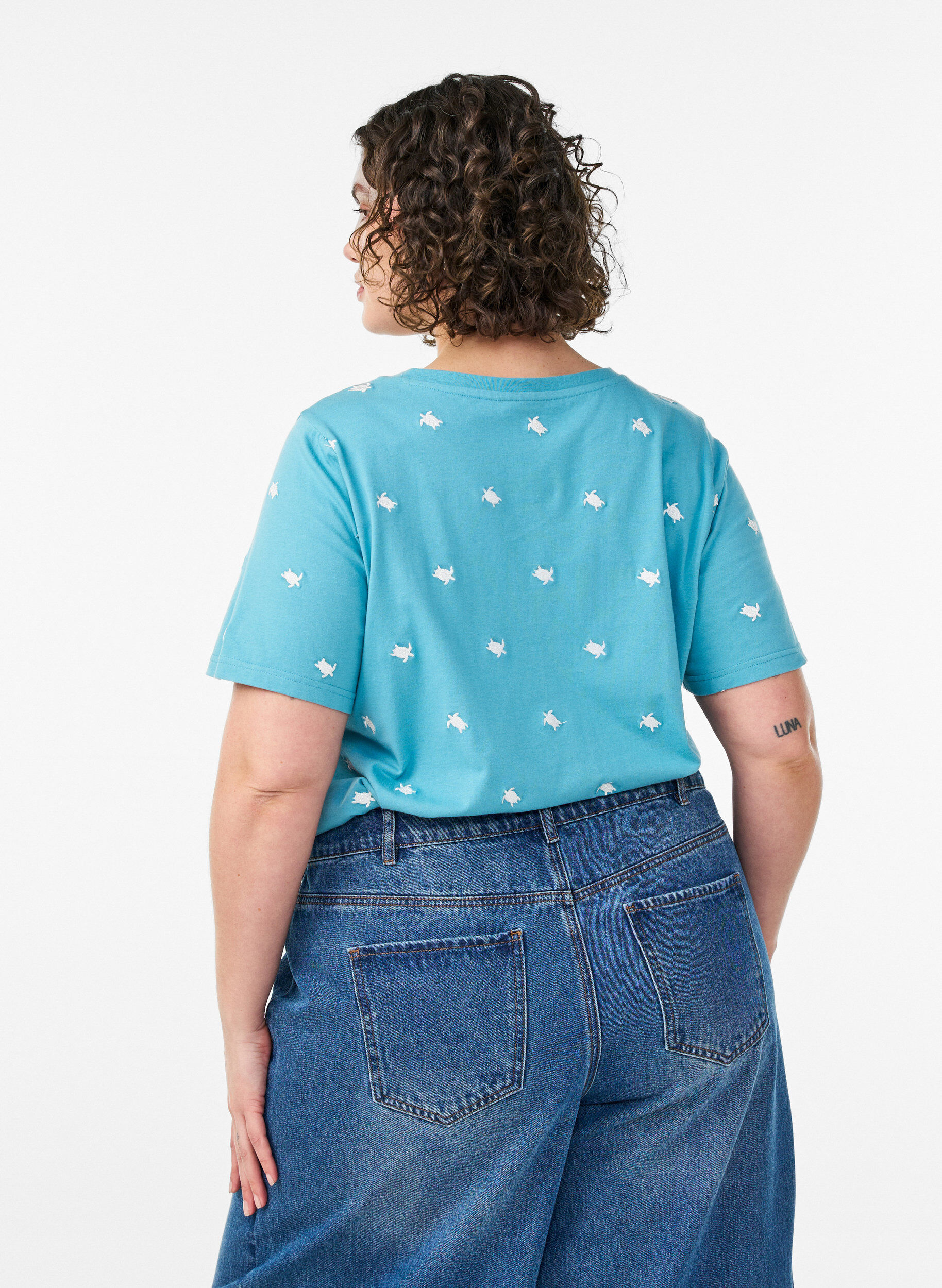 ZizziT-shirt i ekologisk bomull med broderade motiv, Bl&aring;, Model image number 2