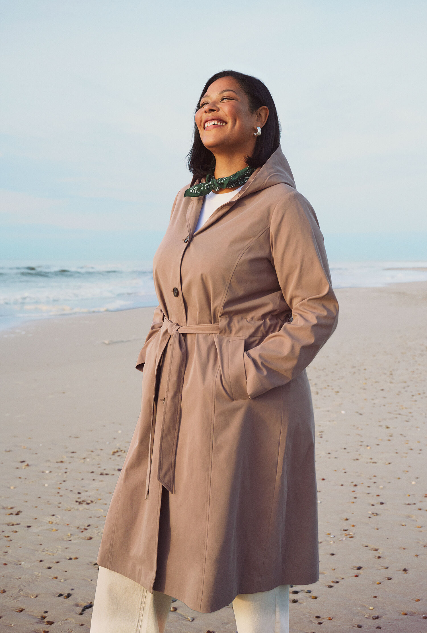 L&aring;ng trenchcoat med huva, , Model