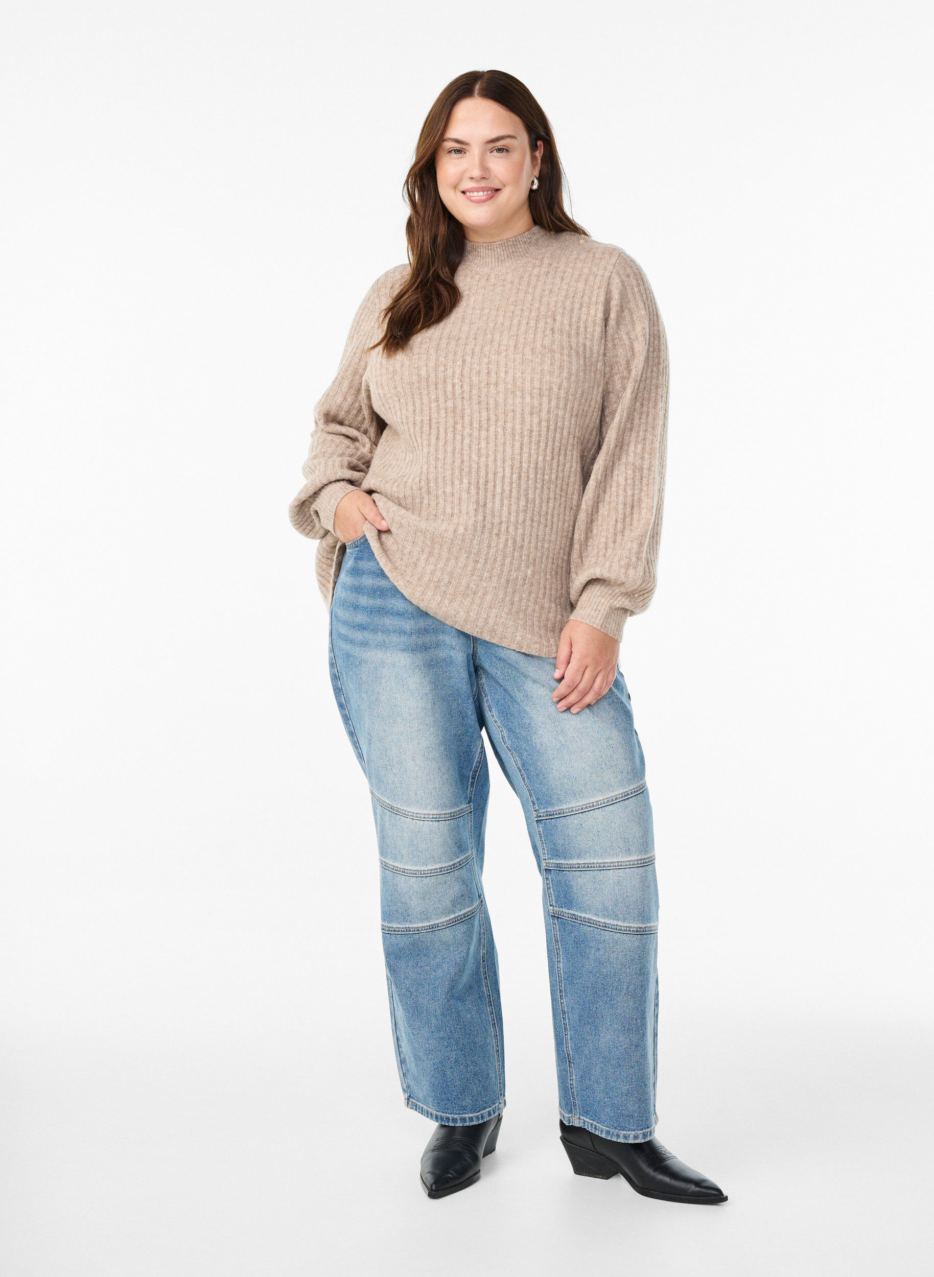 ZizziRibbstickad tr&ouml;ja med puff&auml;rmar och knappar, Beige, Model image number 1