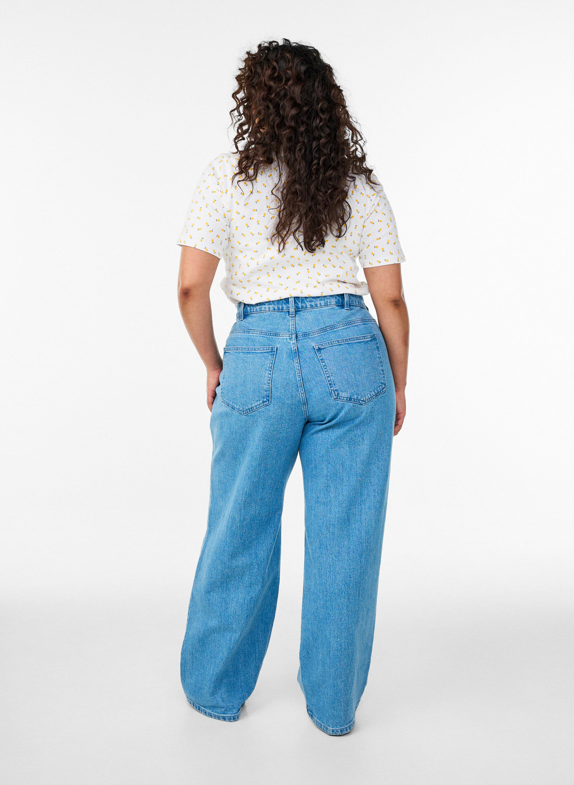 Zizzi T-shirt i bomull med helt&auml;ckande tryck, Vit, Model image number 2