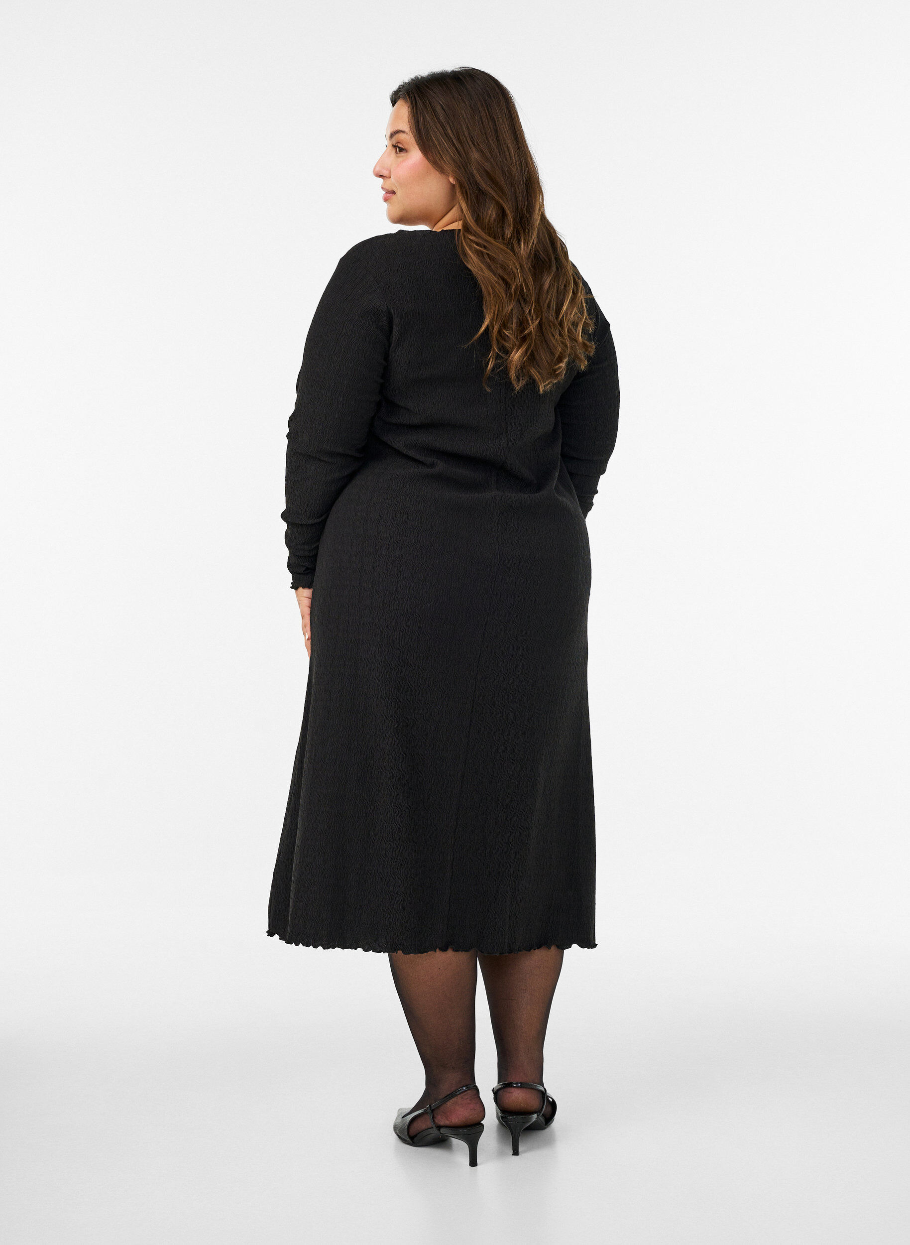 ZizziMidikl&auml;nning med v&aring;gig struktur och l&aring;nga &auml;rmar, Svart, Model image number 2